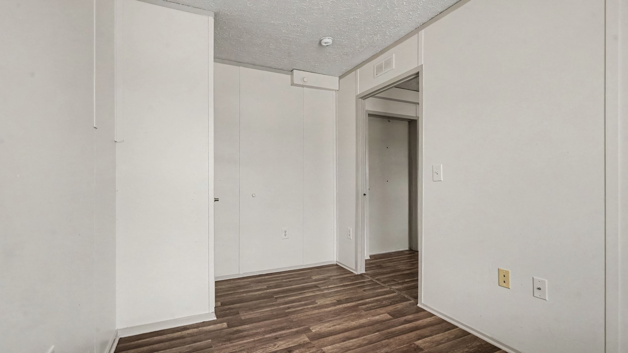 25024 Twin Oaks Drive Property Photo 8