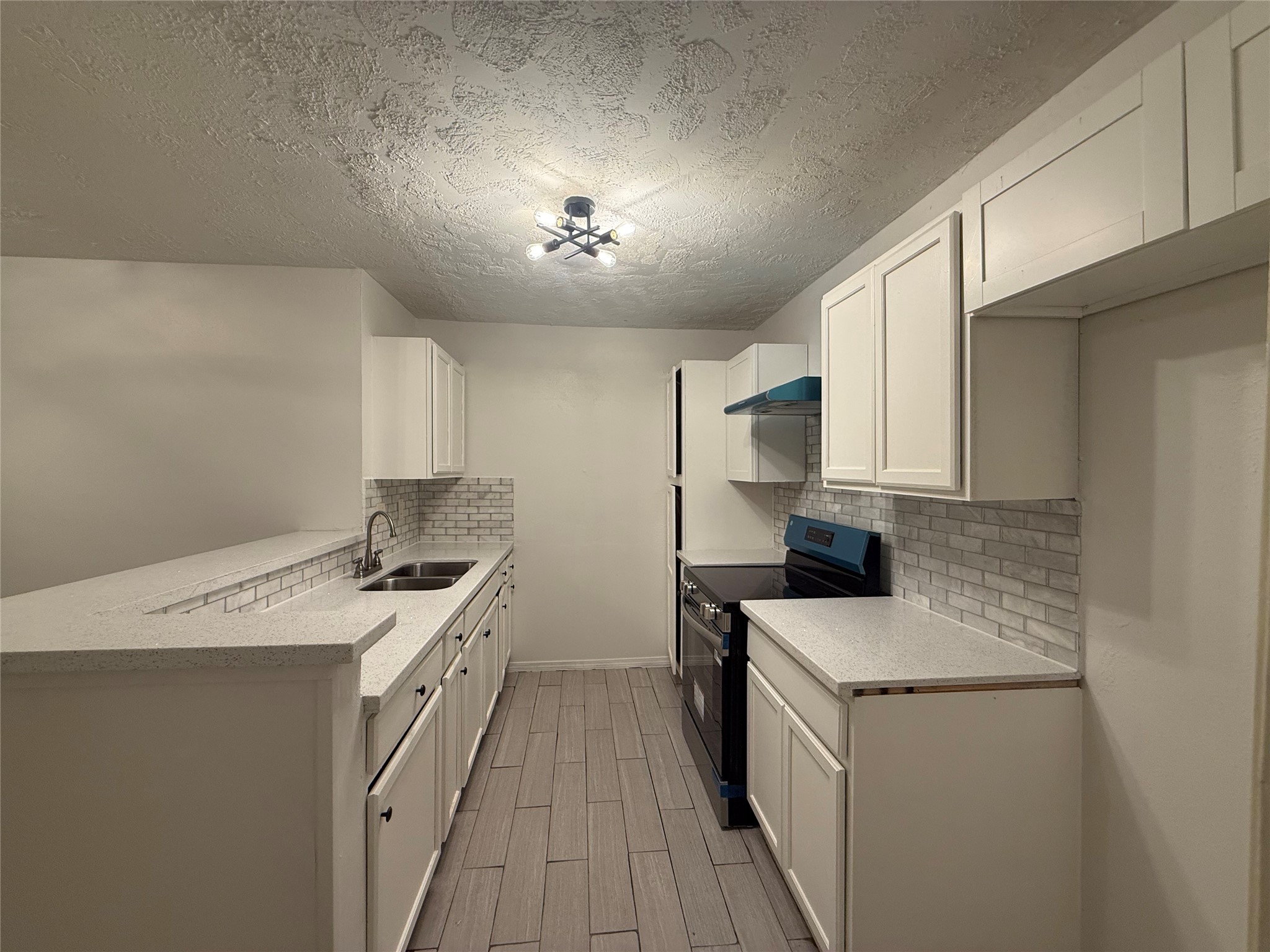 8553 Wilcrest Drive Property Photo 2