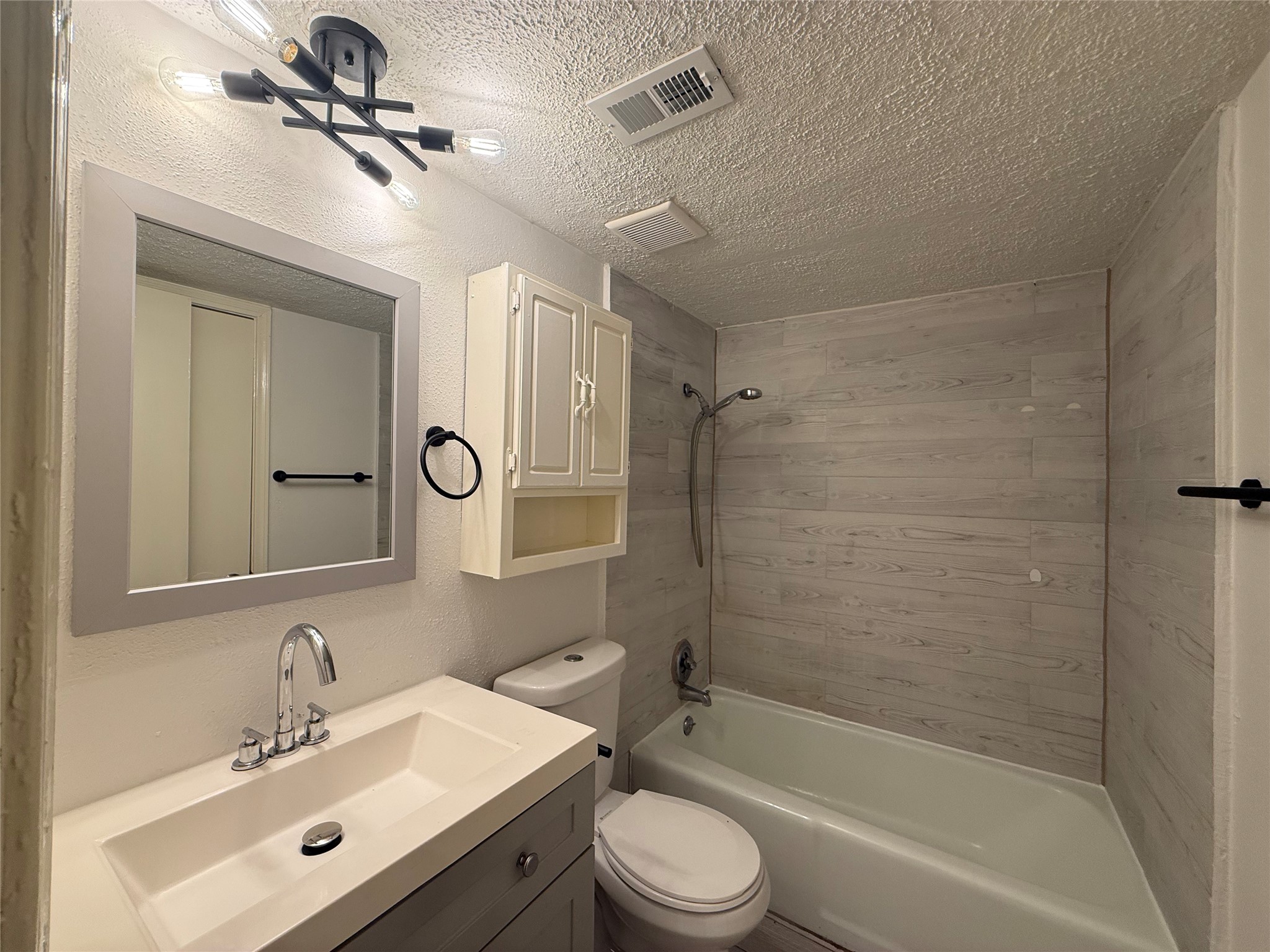 8553 Wilcrest Drive Property Photo 4