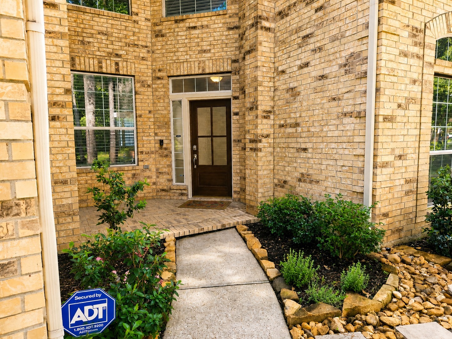 98 W Knightsbridge Drive Property Photo 3