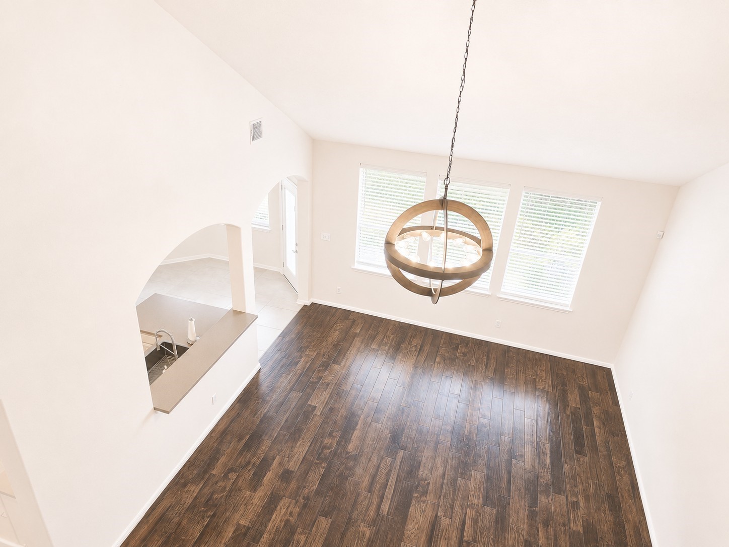 98 W Knightsbridge Drive Property Photo 7