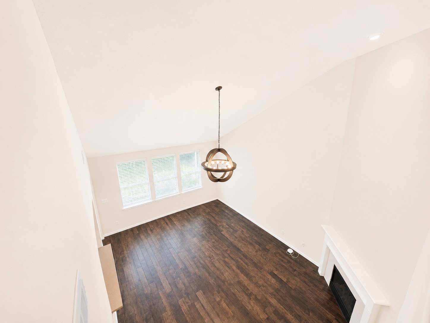 98 W Knightsbridge Drive Property Photo 8