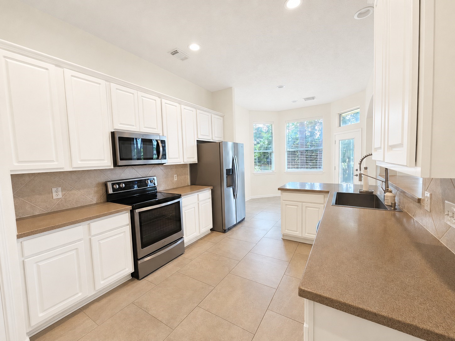 98 W Knightsbridge Drive Property Photo 9