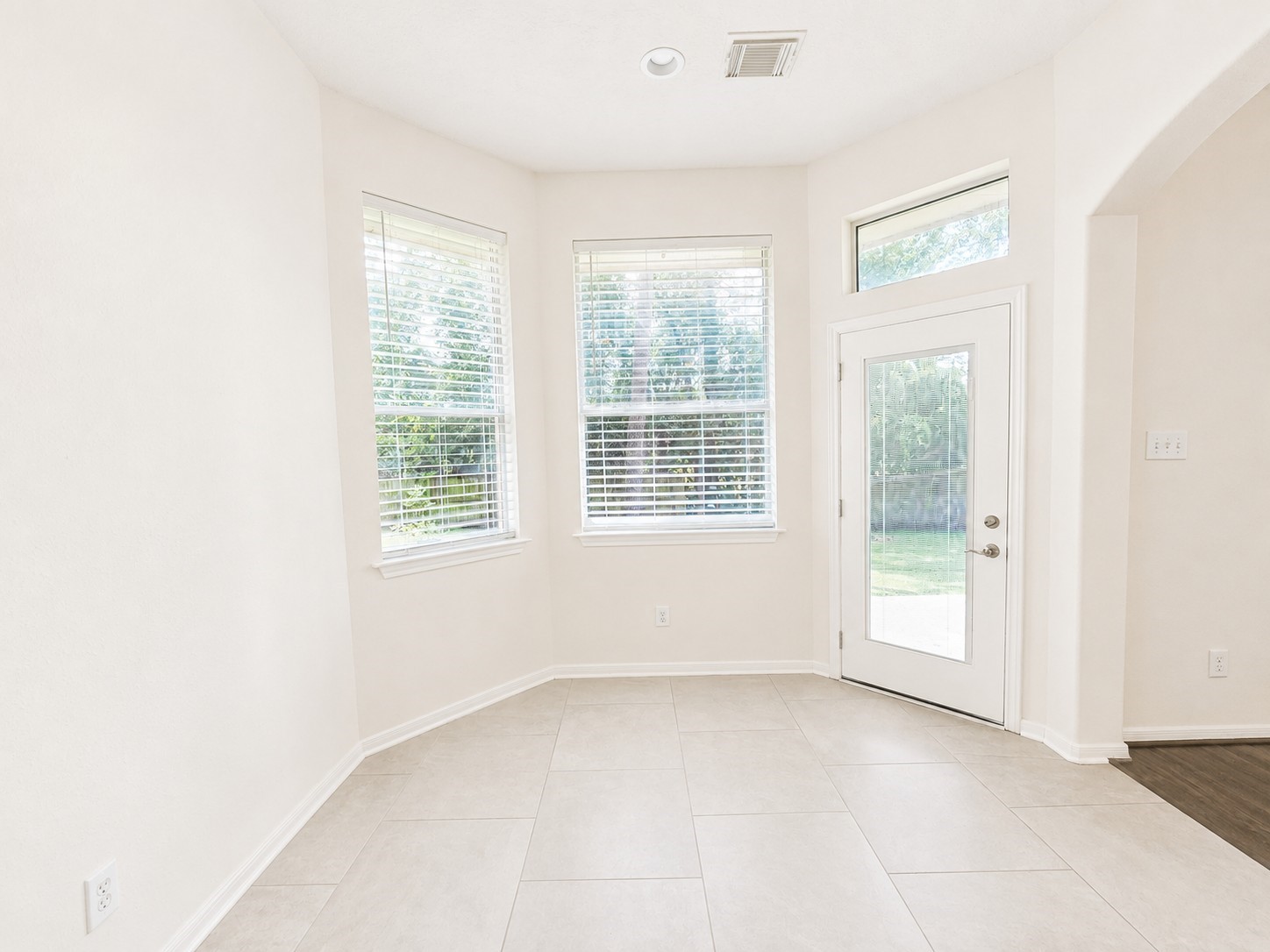 98 W Knightsbridge Drive Property Photo 11