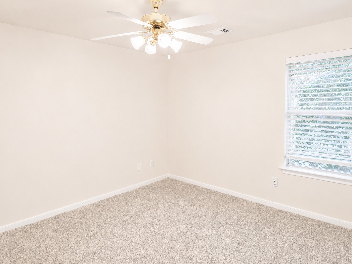 98 W Knightsbridge Drive Property Photo 24