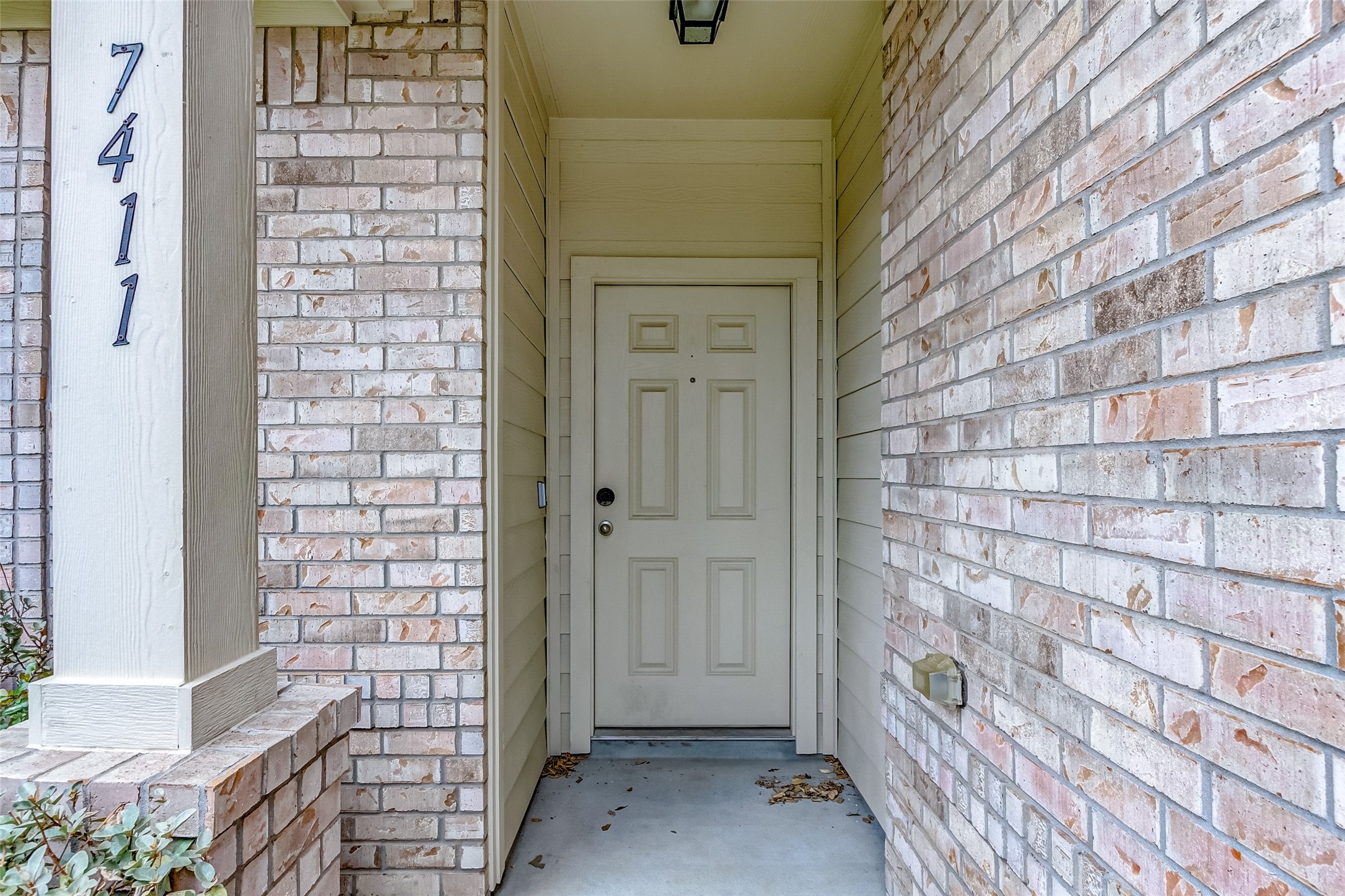 7411 Foxwaithe Lane Property Photo 4