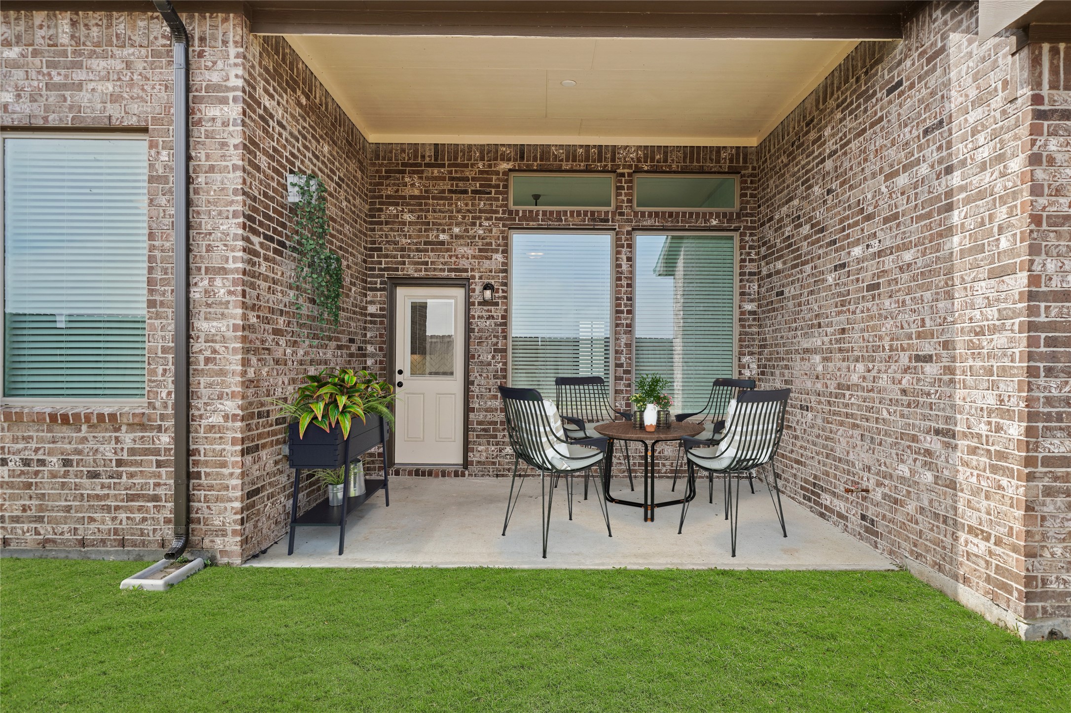 2904 Lago Costa Drive Property Photo 6