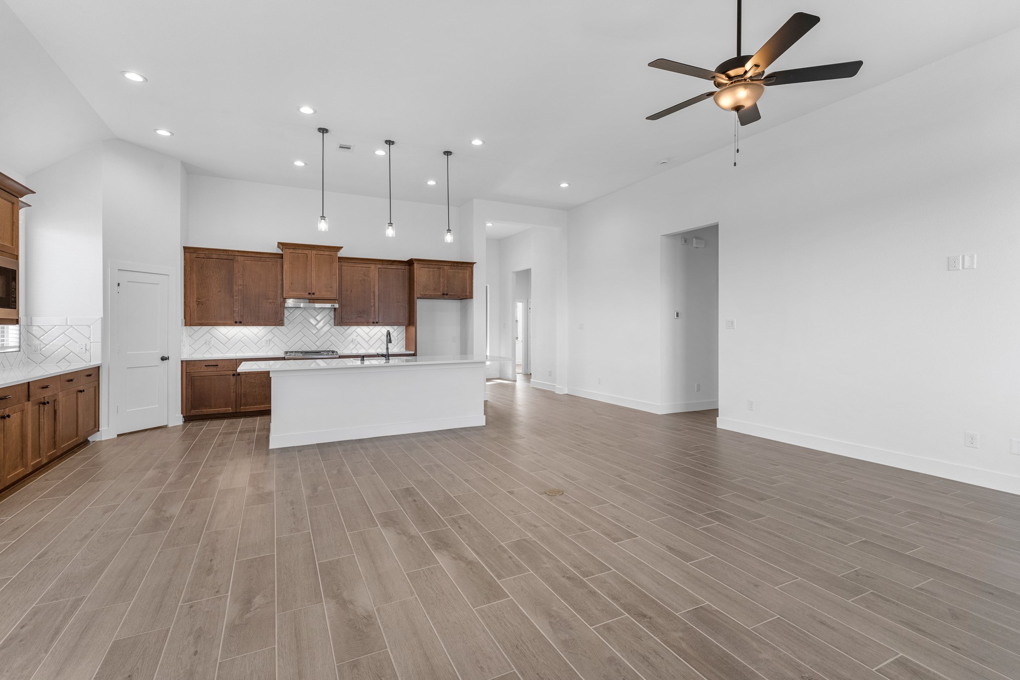 2904 Lago Costa Drive Property Photo 12