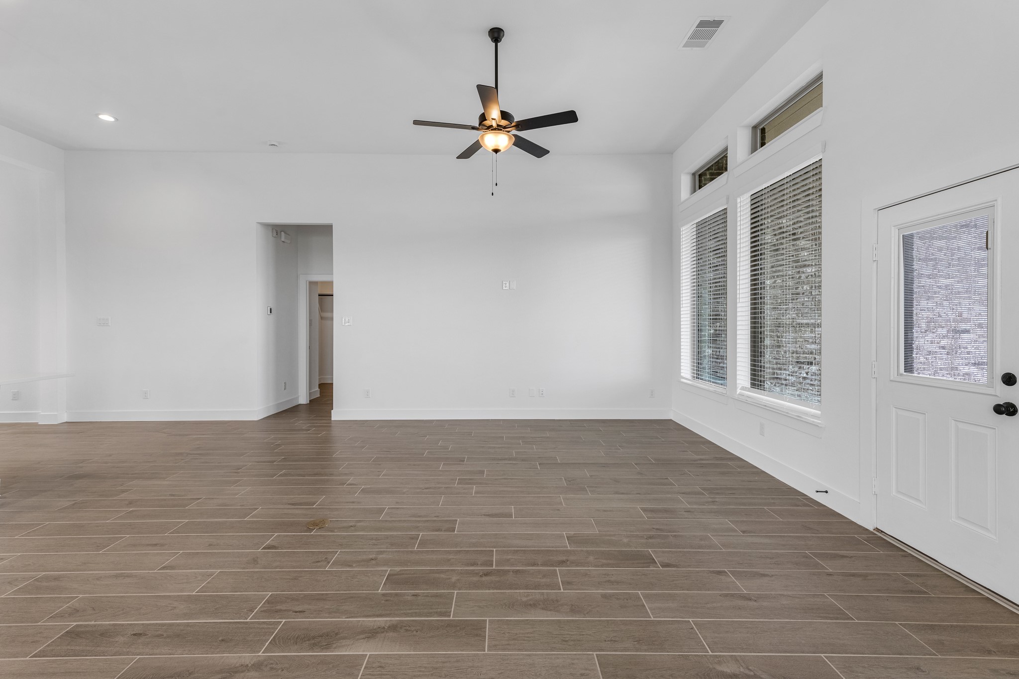 2904 Lago Costa Drive Property Photo 16
