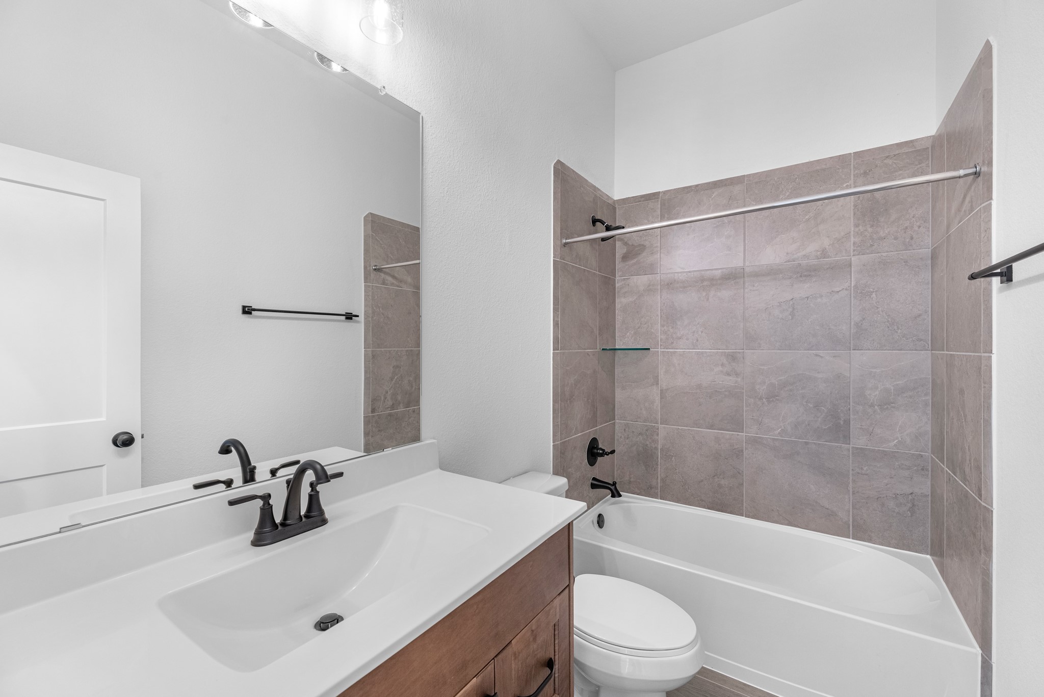 2904 Lago Costa Drive Property Photo 26