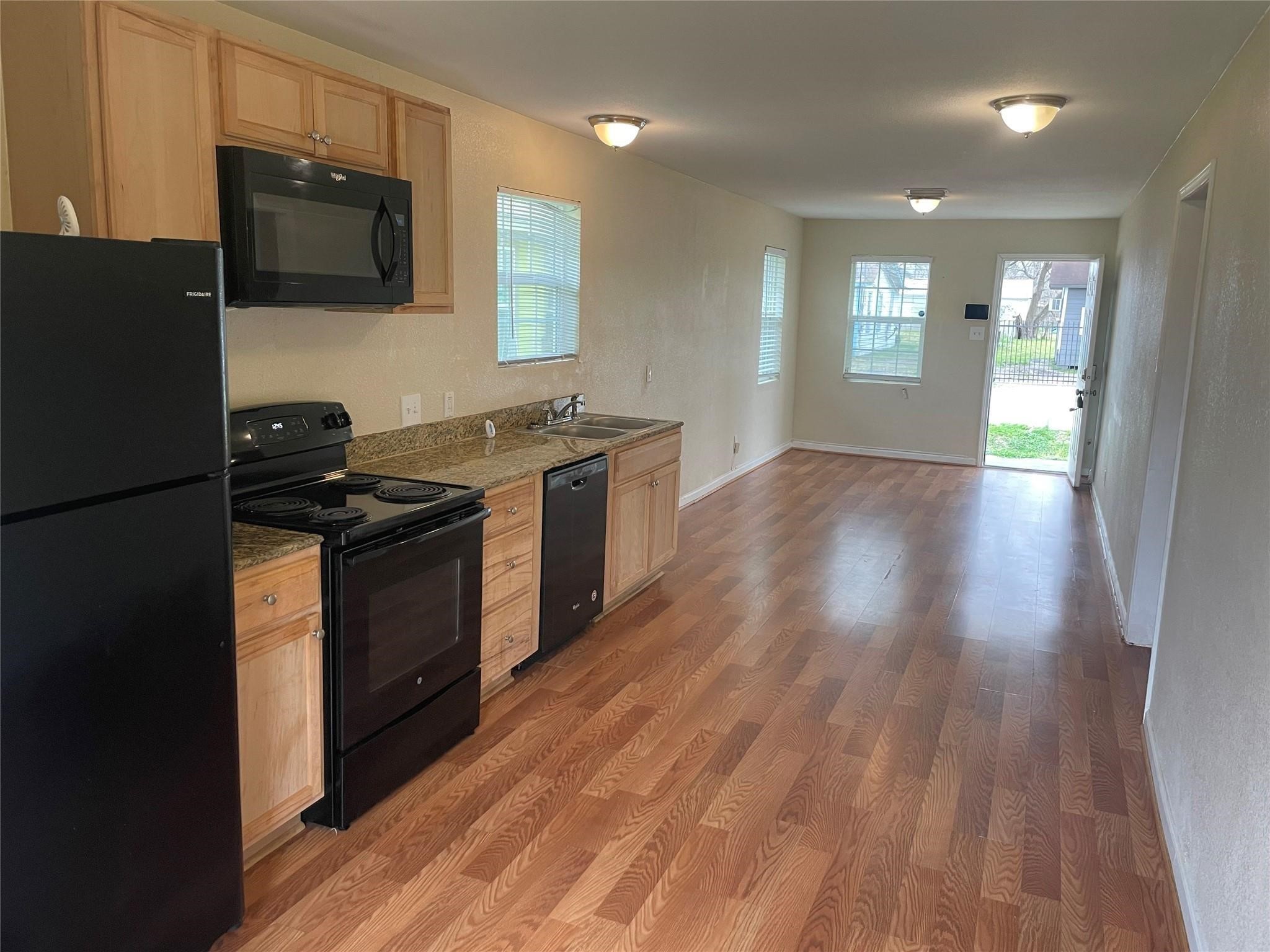 3942 King Street Property Photo 2