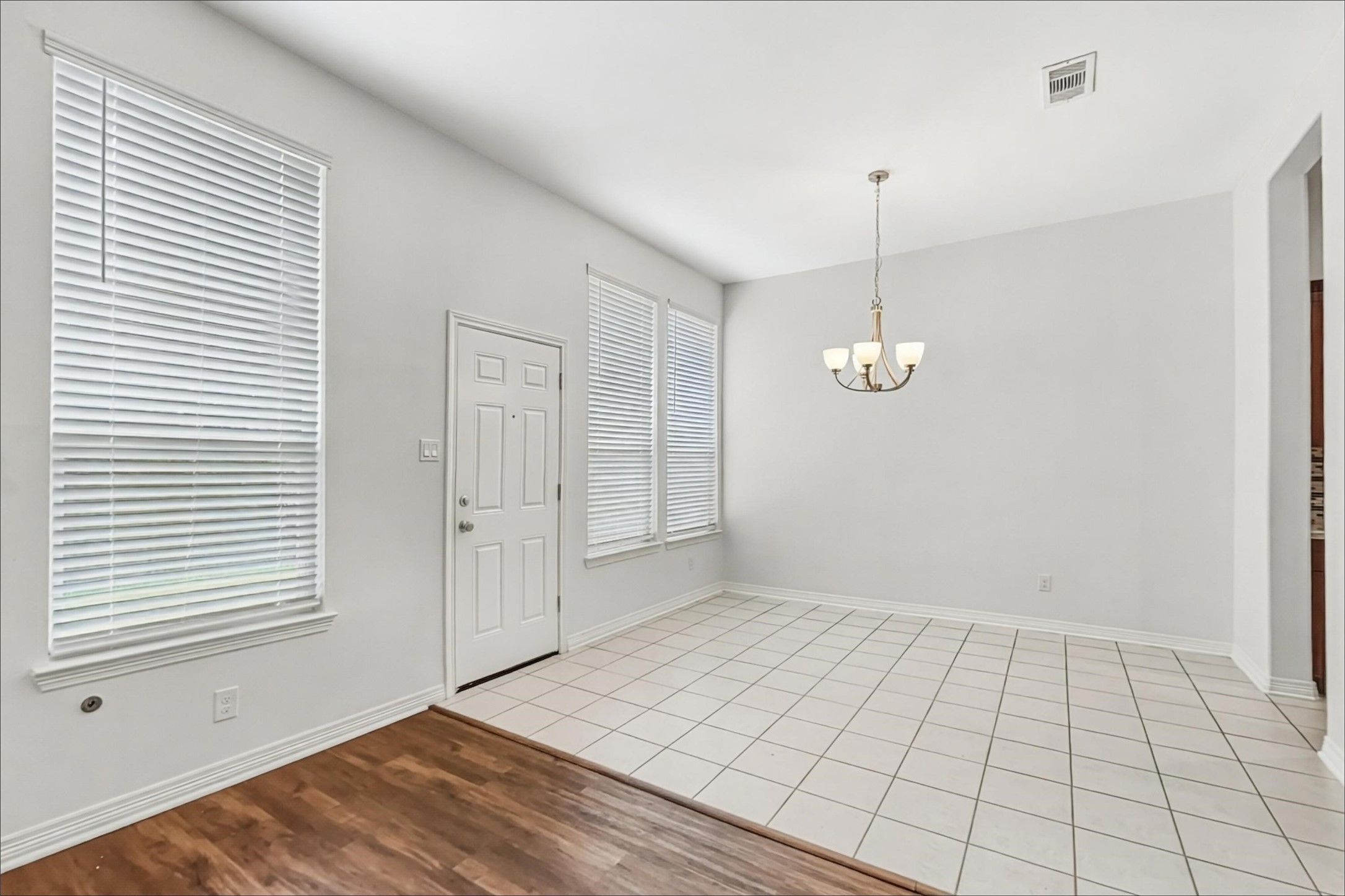 2204 Perkins Crossing Drive Property Photo 4