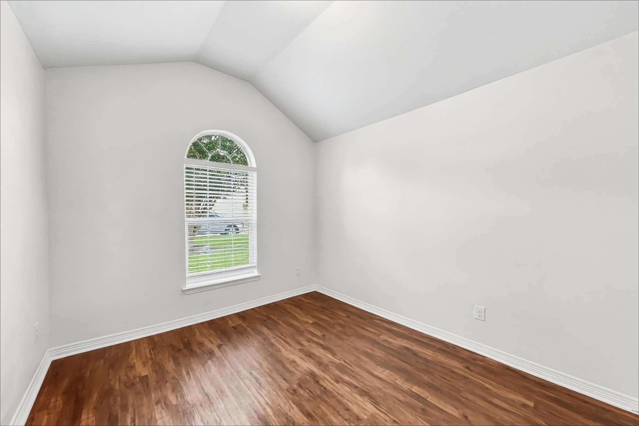 2204 Perkins Crossing Drive Property Photo 14
