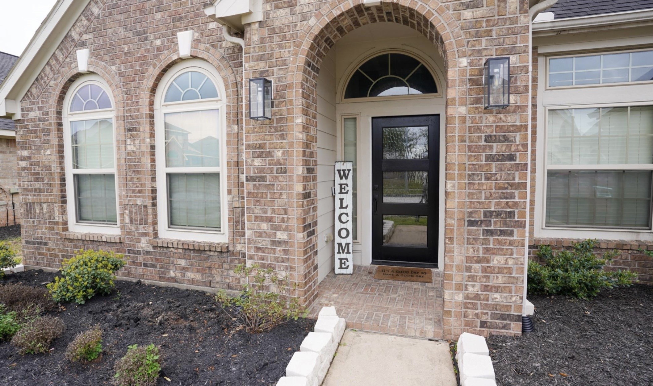 2109 Mooncrest Drive Property Photo 1