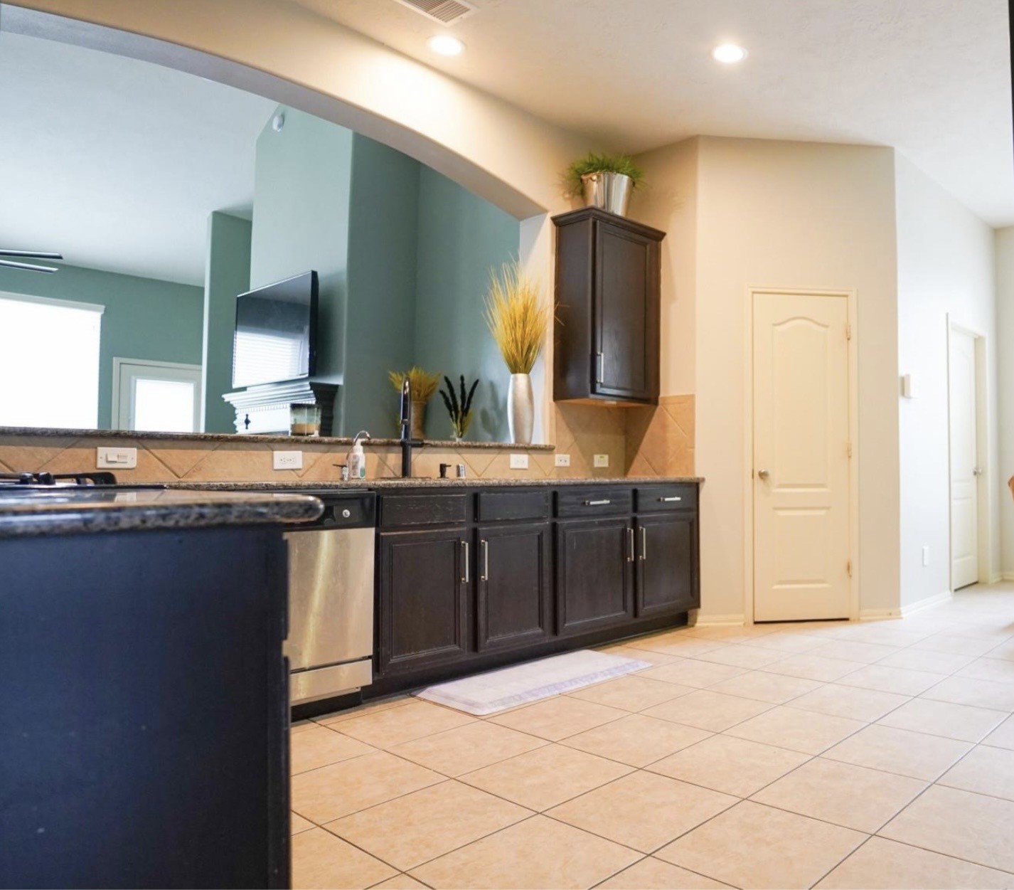 2109 Mooncrest Drive Property Photo 6