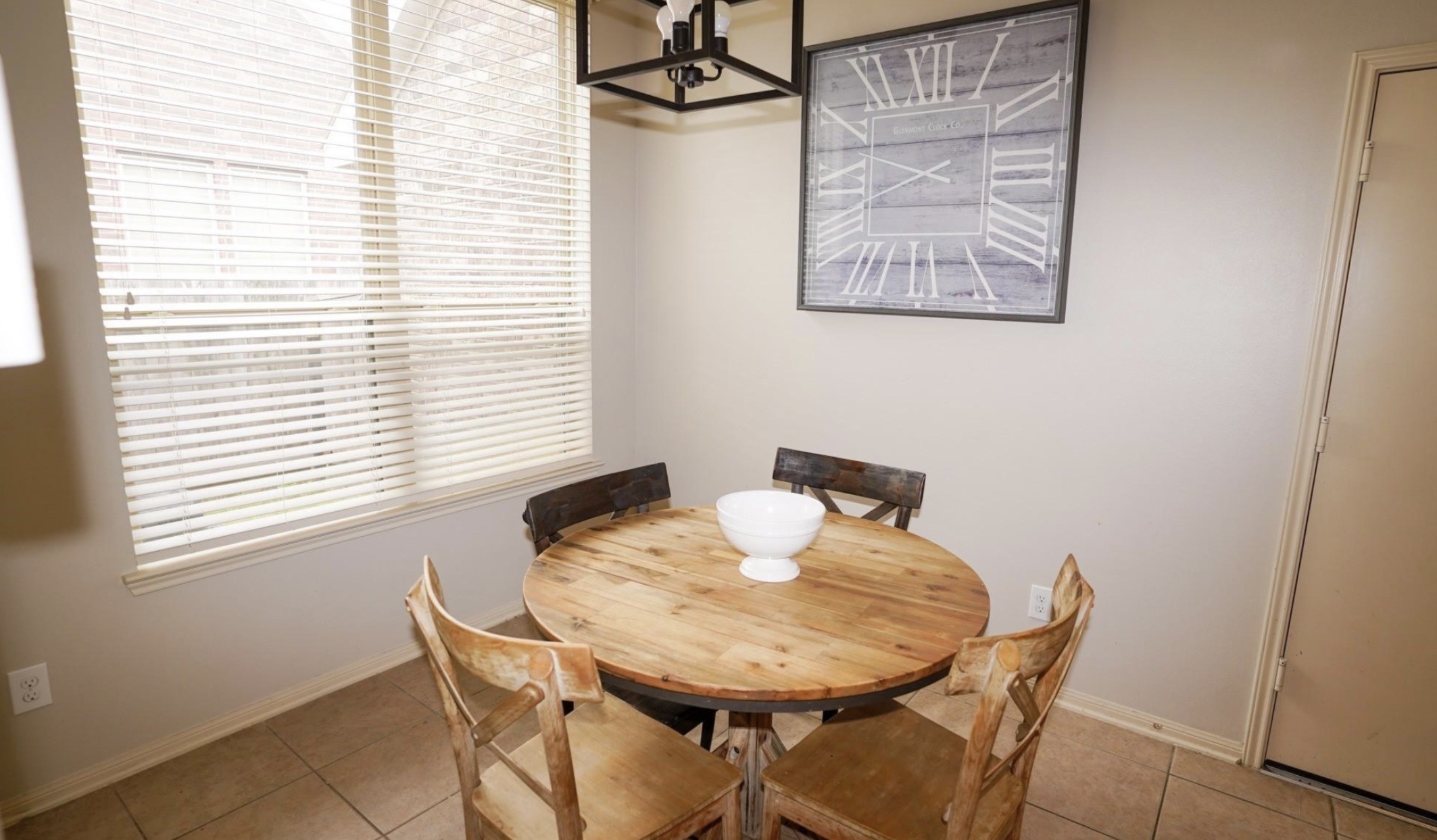 2109 Mooncrest Drive Property Photo 10