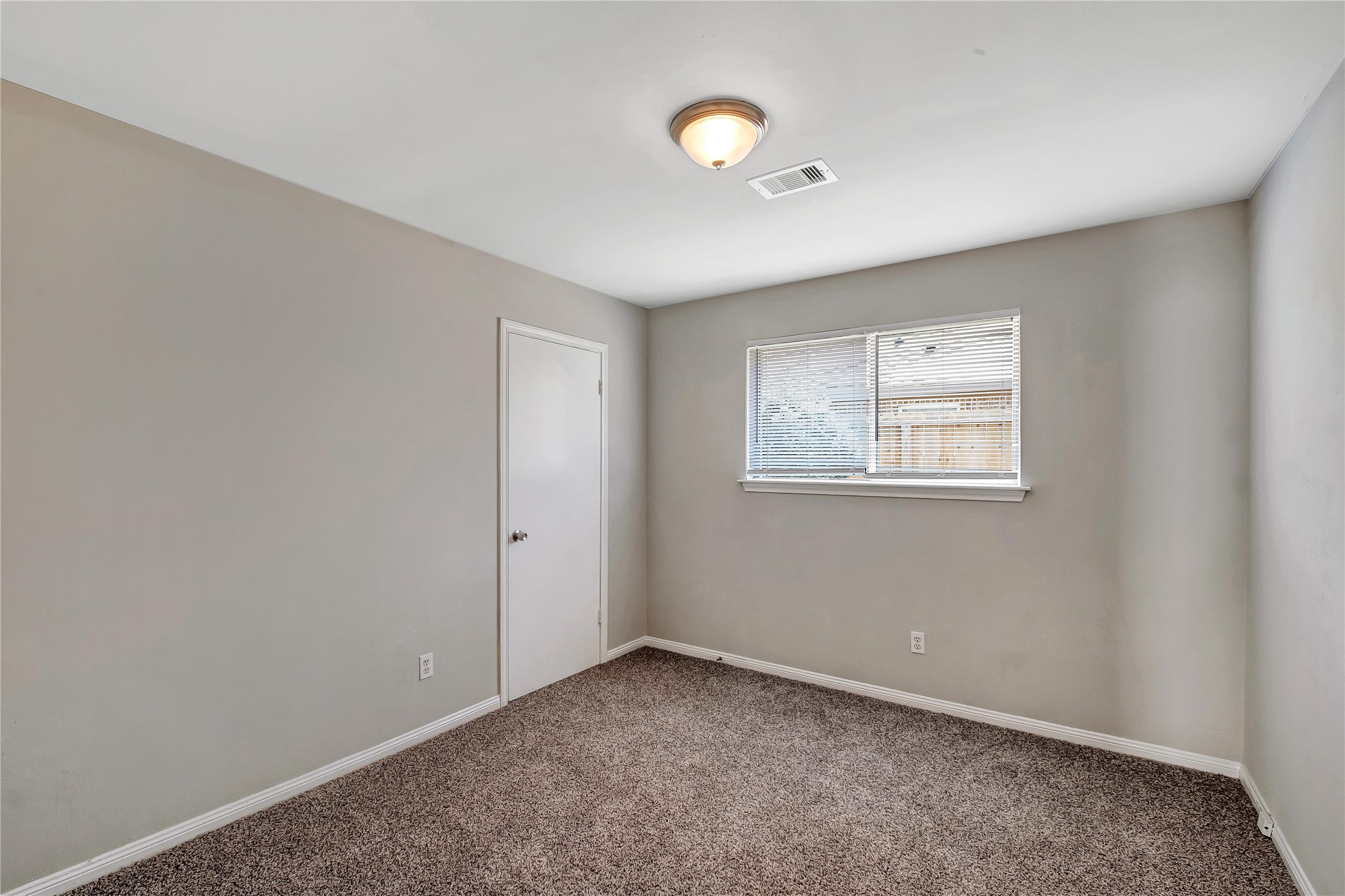 11862 S Evelyn Circle Property Photo 8