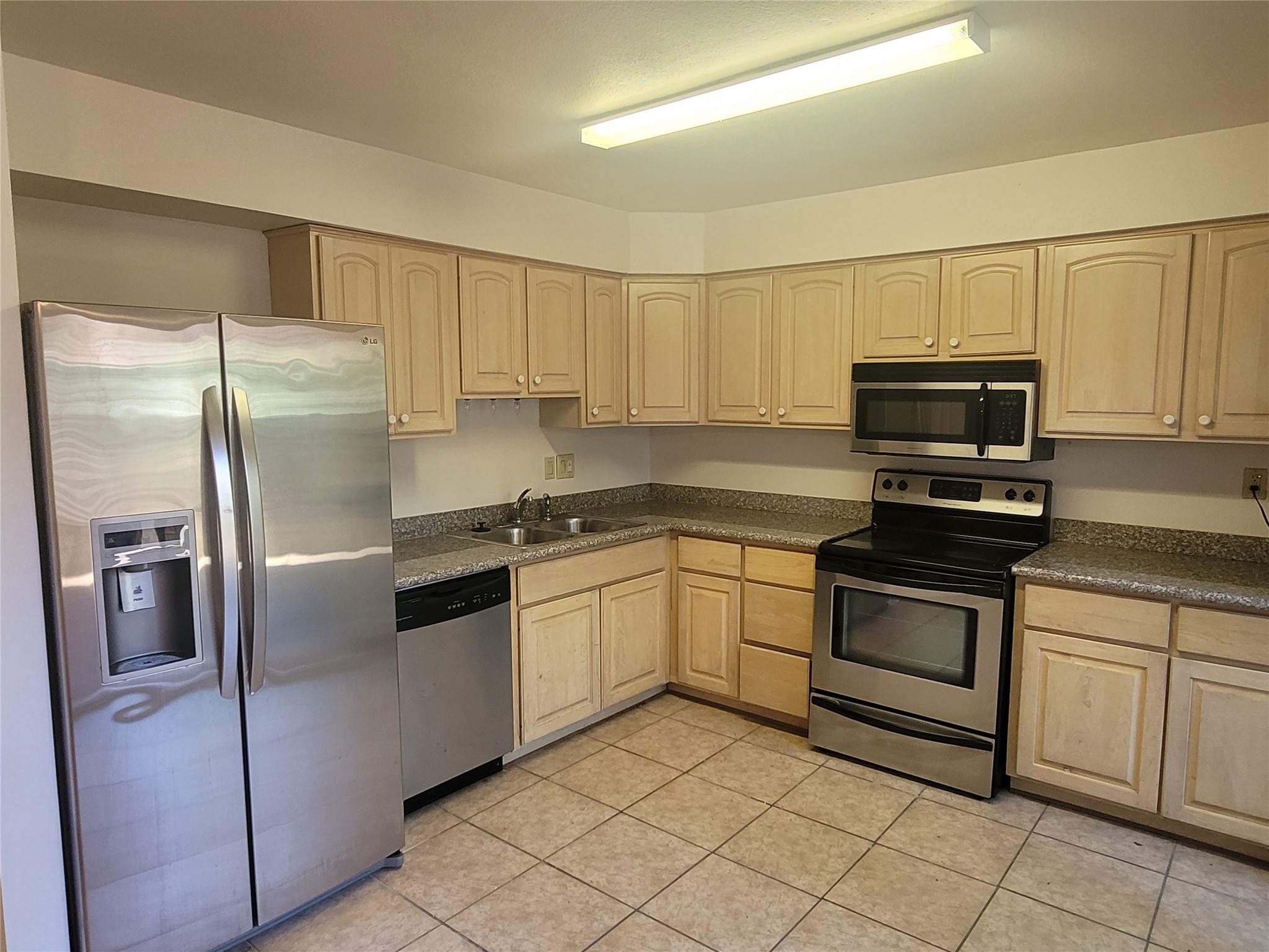 7523 Beaudelaire Circle Property Photo 4