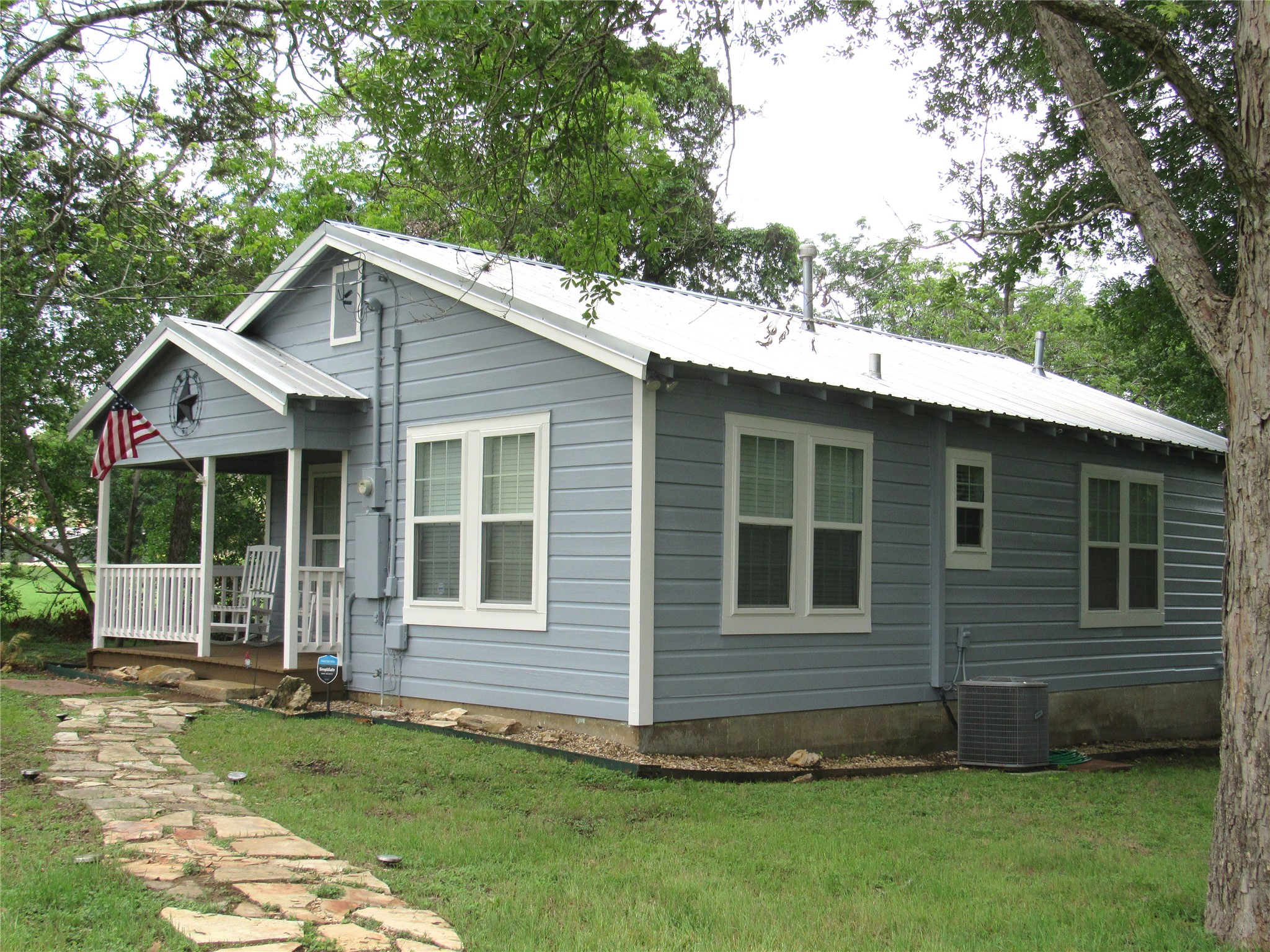 1013 Prairie Lea Street Property Photo 2