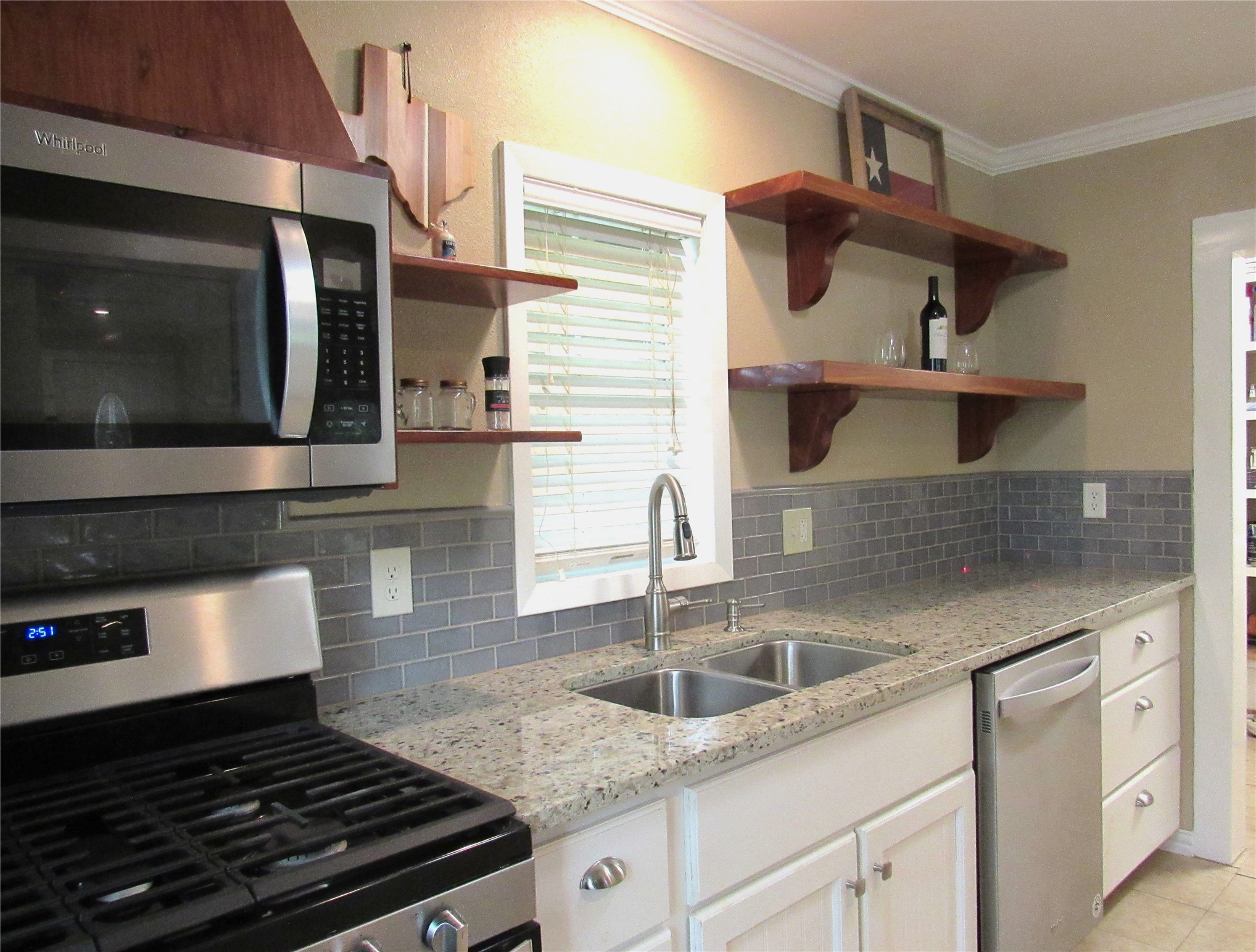 1013 Prairie Lea Street Property Photo 9