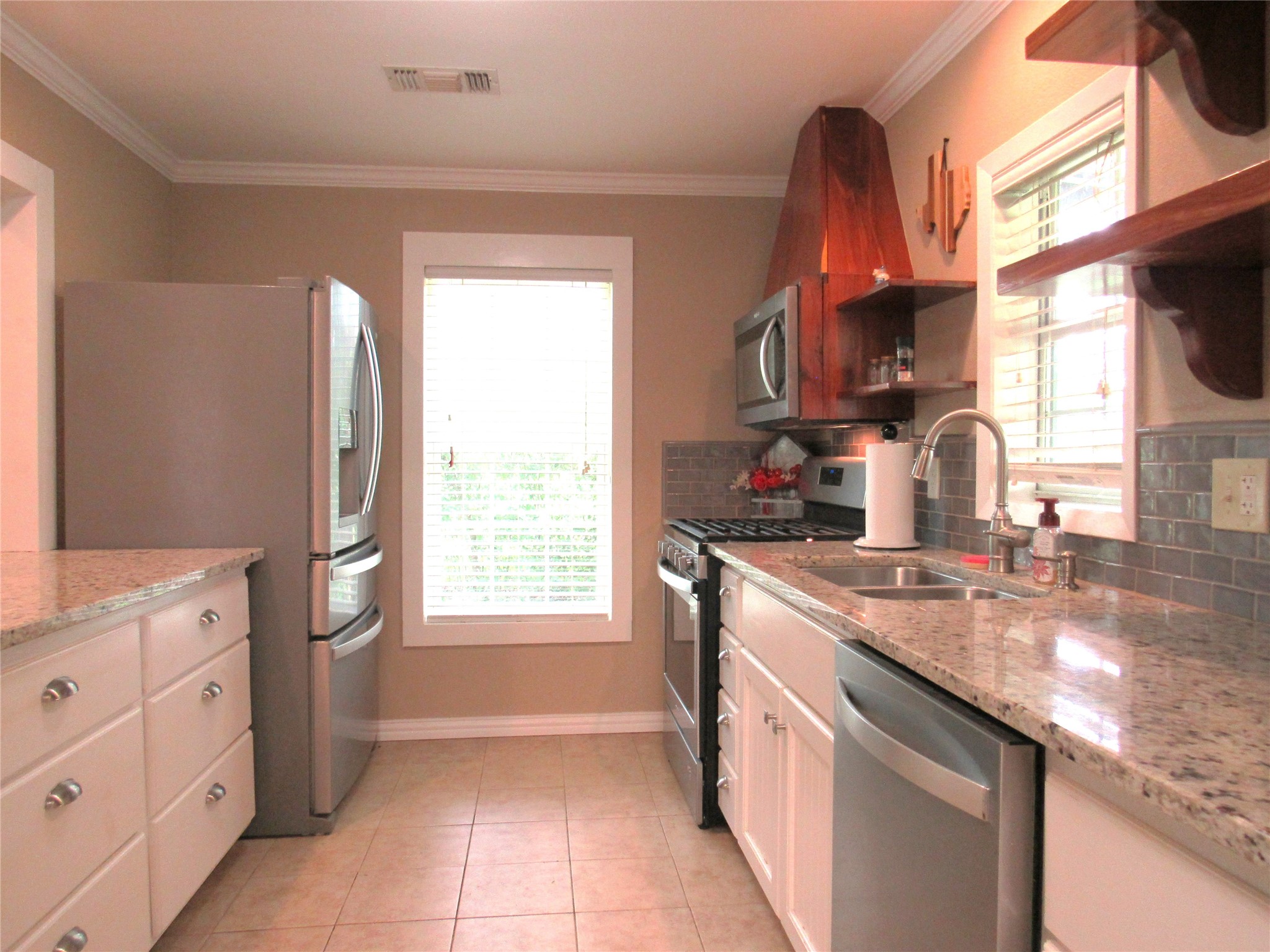1013 Prairie Lea Street Property Photo 11