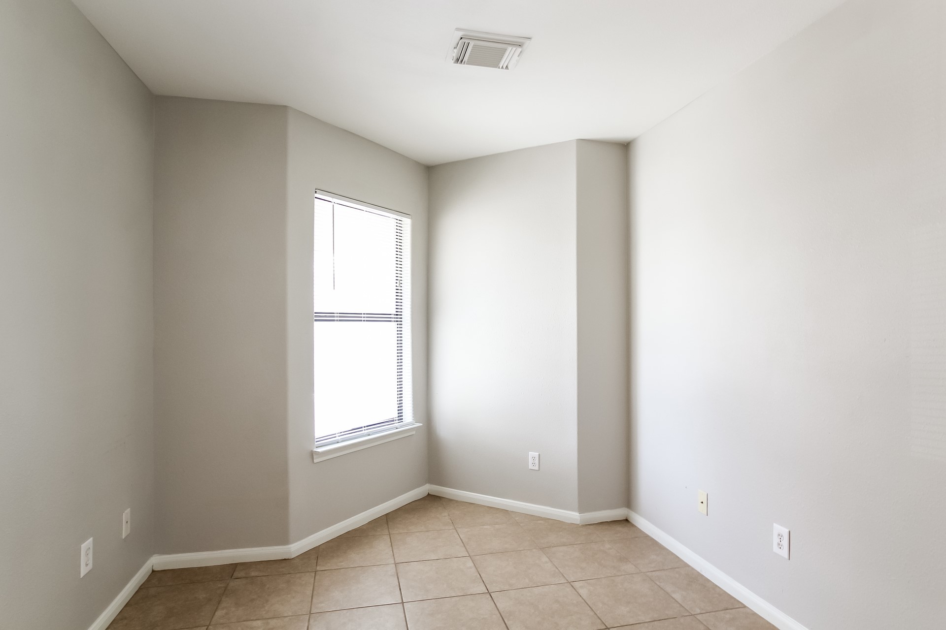 2935 La Estancia Lane Property Photo 12
