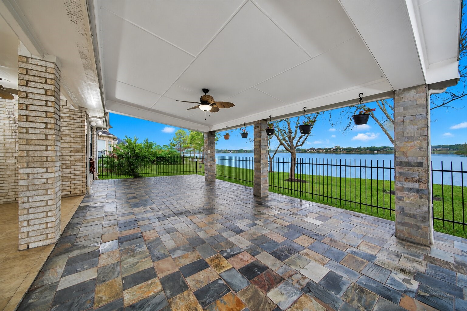 3831 Lakeridge Canyon Drive Property Photo 2