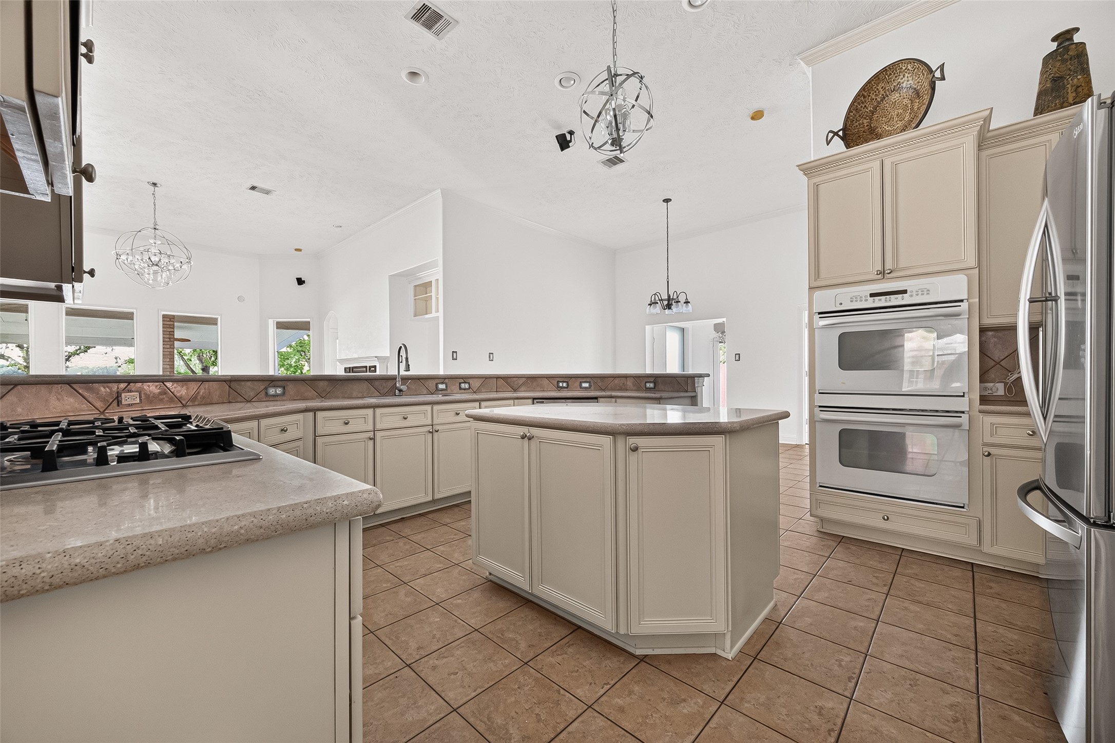 3831 Lakeridge Canyon Drive Property Photo 17