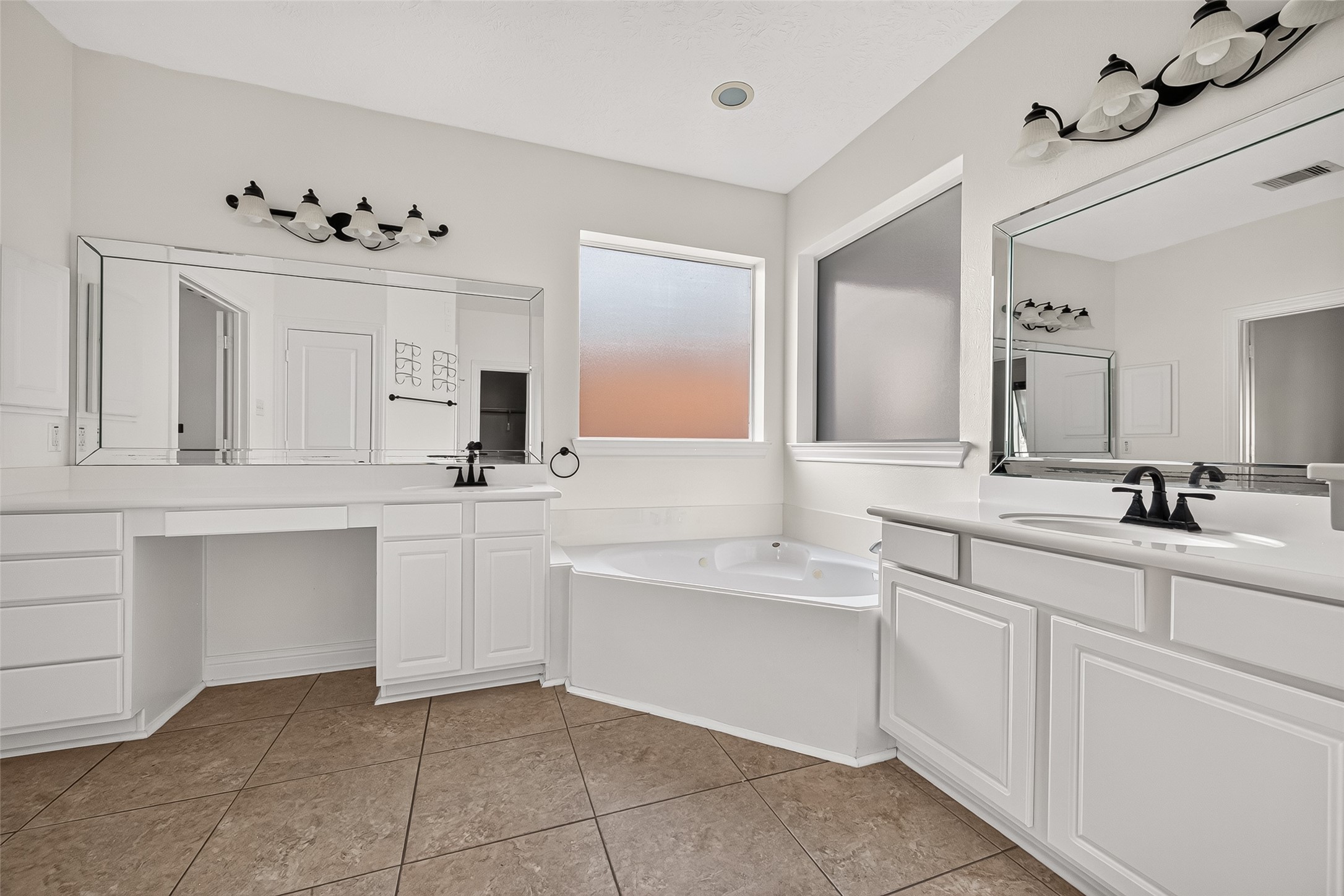 3831 Lakeridge Canyon Drive Property Photo 32