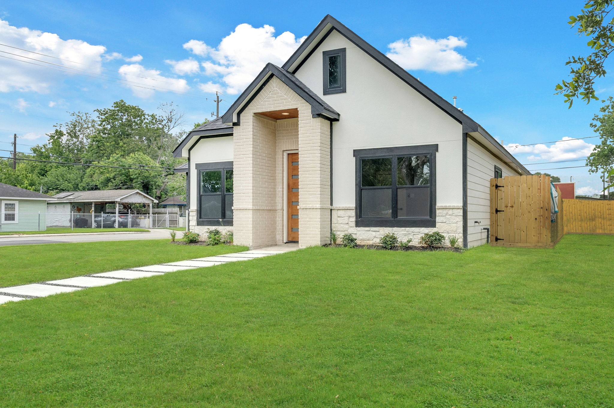 1401 N Main Street Property Photo 4