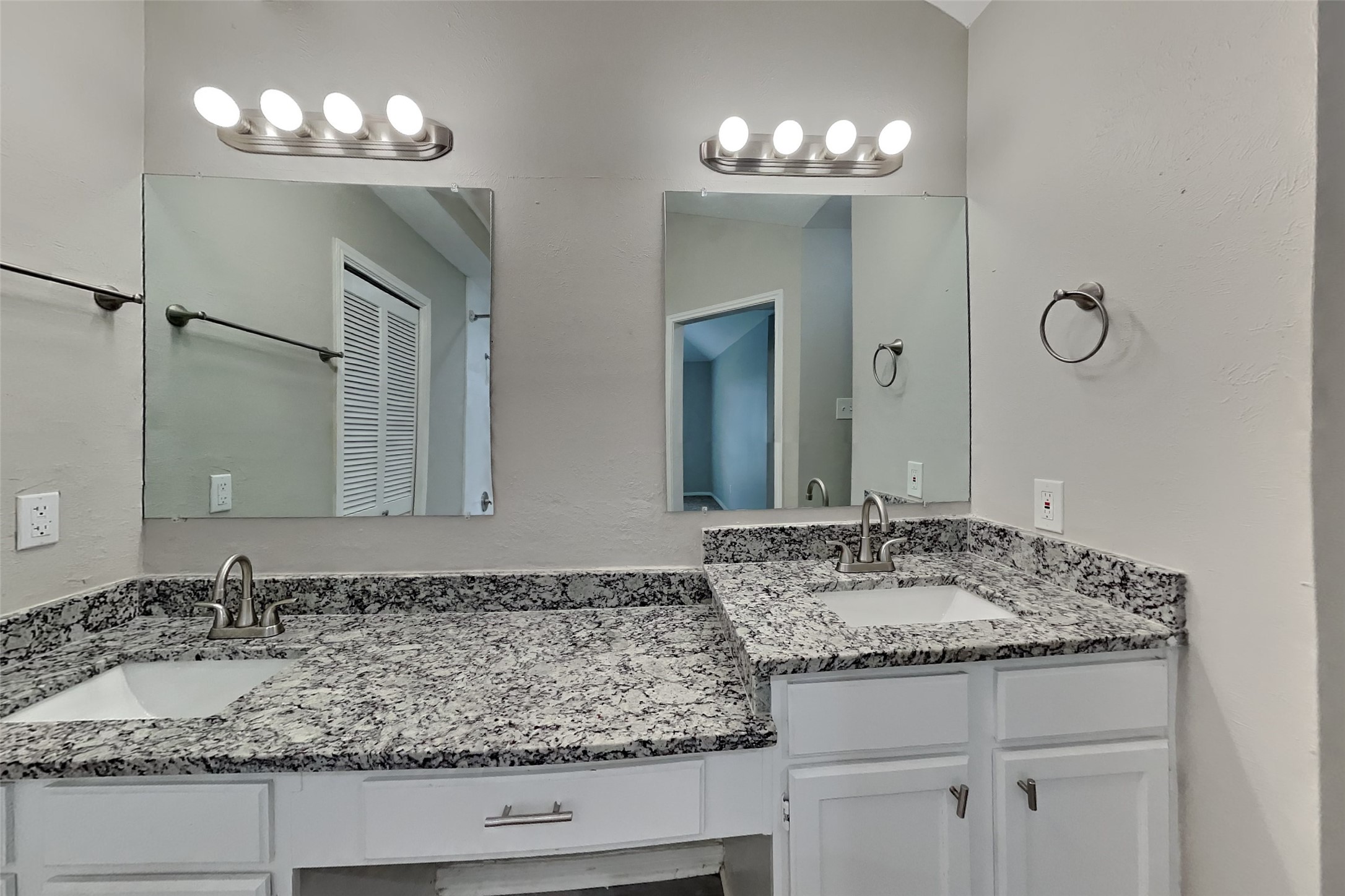 17514 Hamilwood Drive Property Photo 9