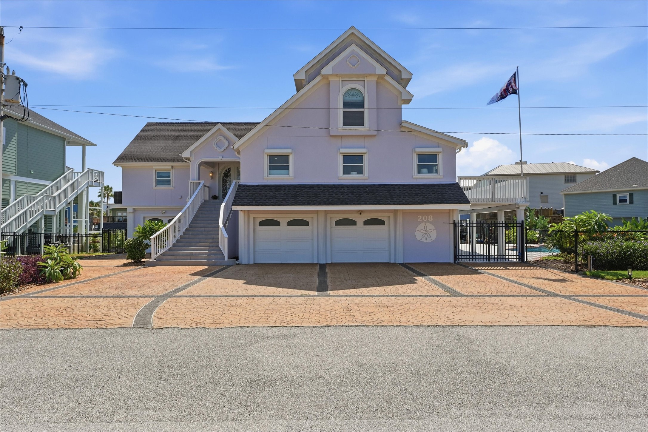208 Coconut Street Property Photo 34