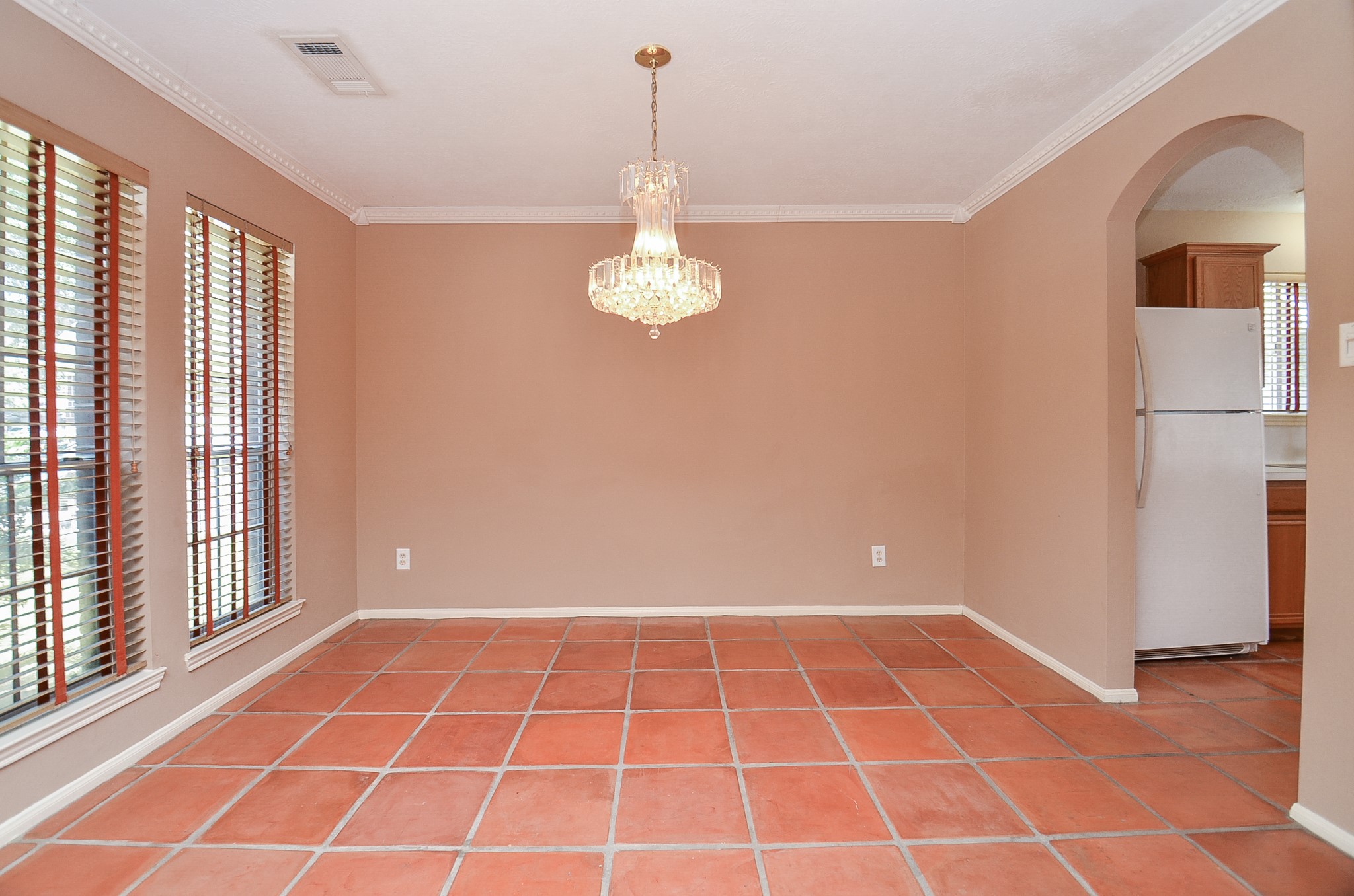 17315 Kenton Crossing Lane Property Photo 3