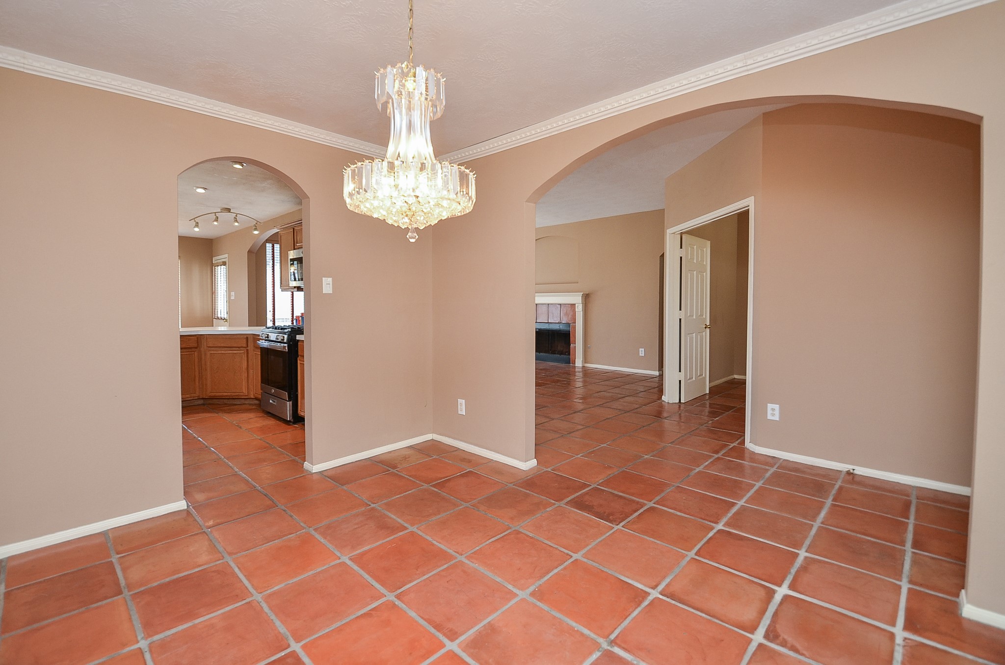 17315 Kenton Crossing Lane Property Photo 4