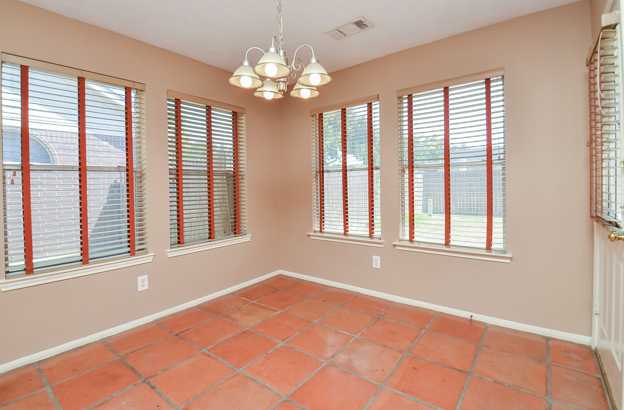 17315 Kenton Crossing Lane Property Photo 13