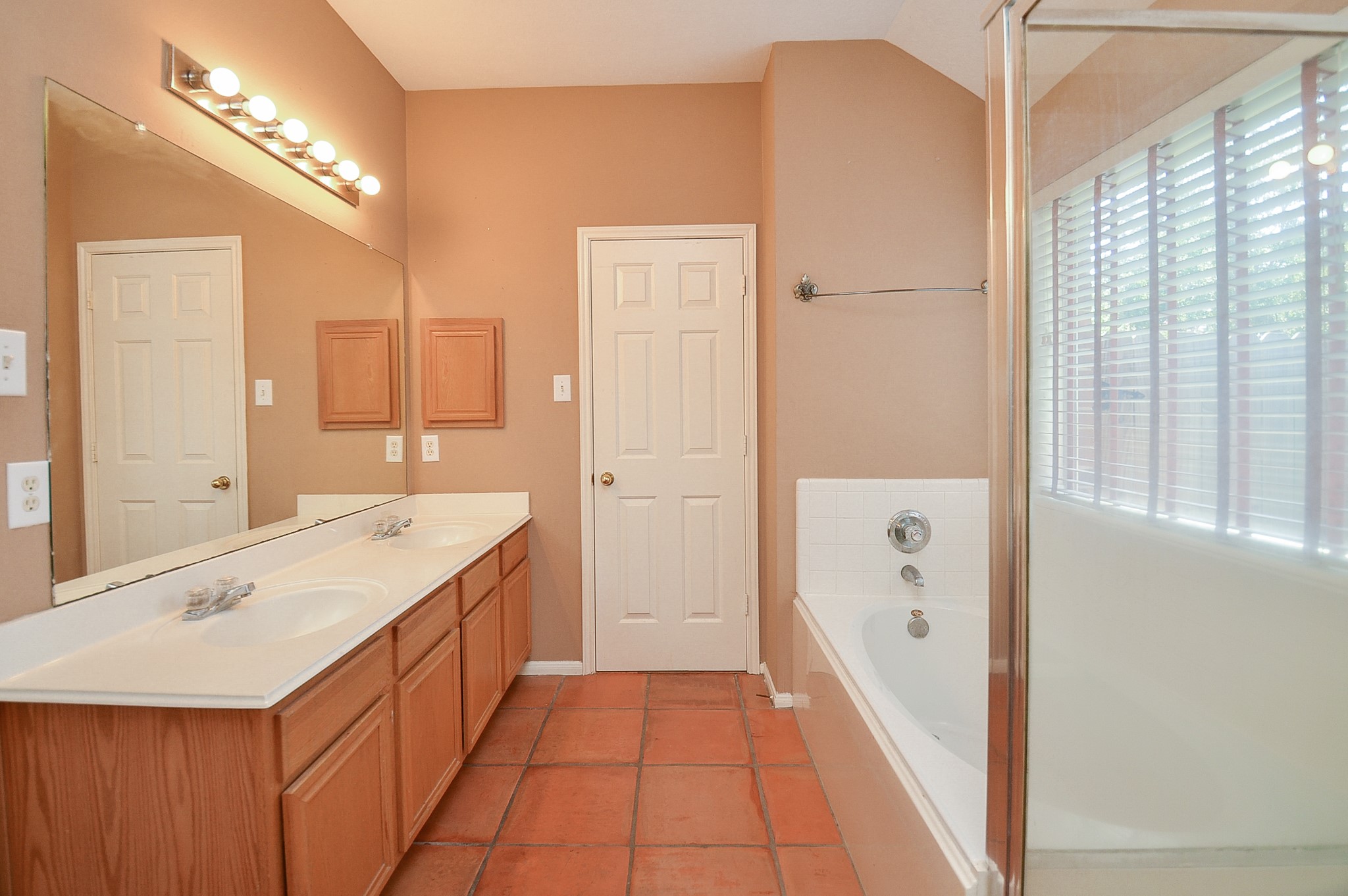 17315 Kenton Crossing Lane Property Photo 16