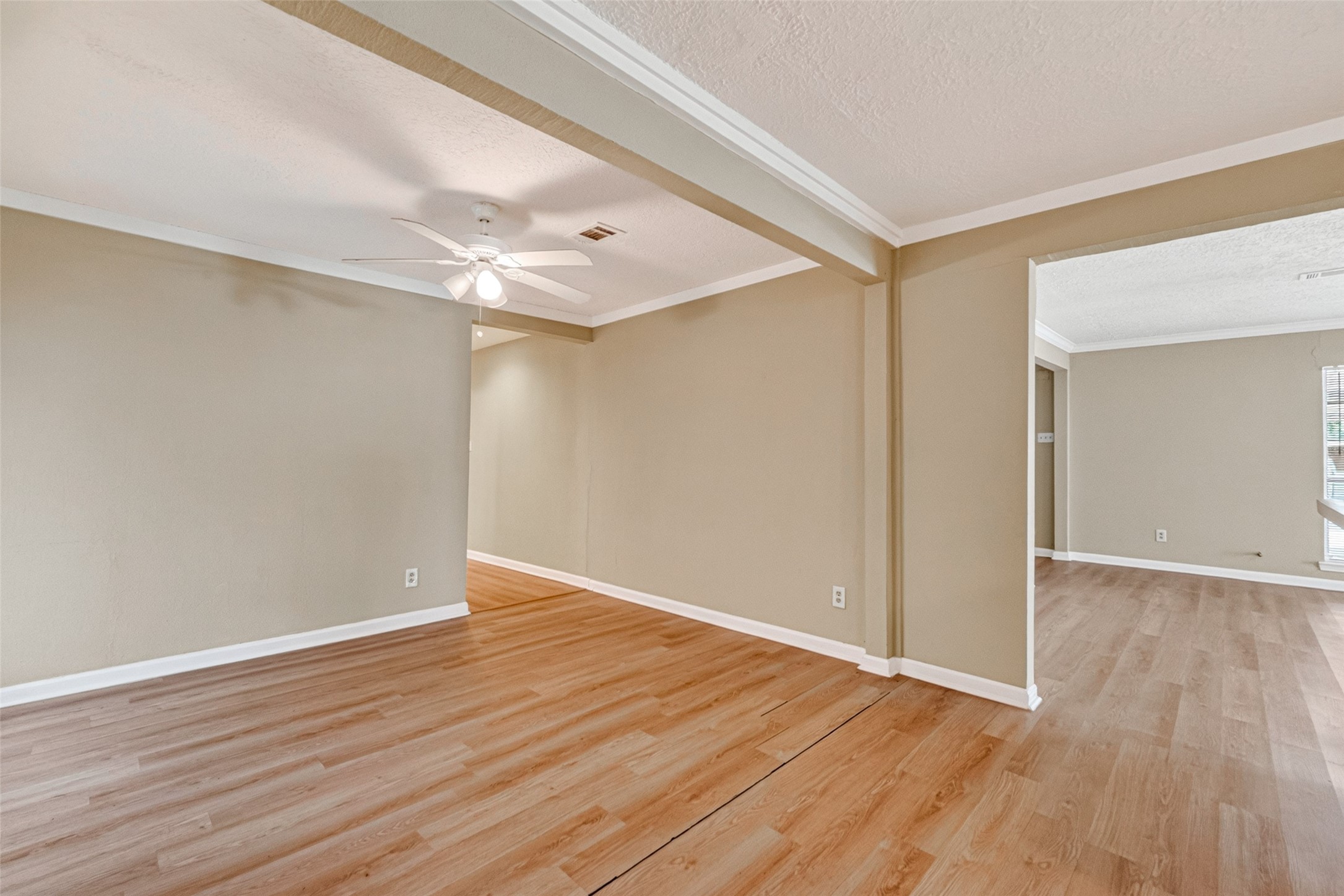 1504 Lawrence Avenue Property Photo 8
