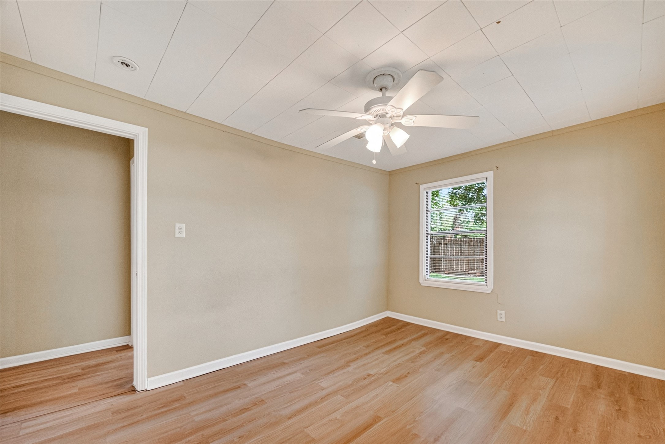 1504 Lawrence Avenue Property Photo 10