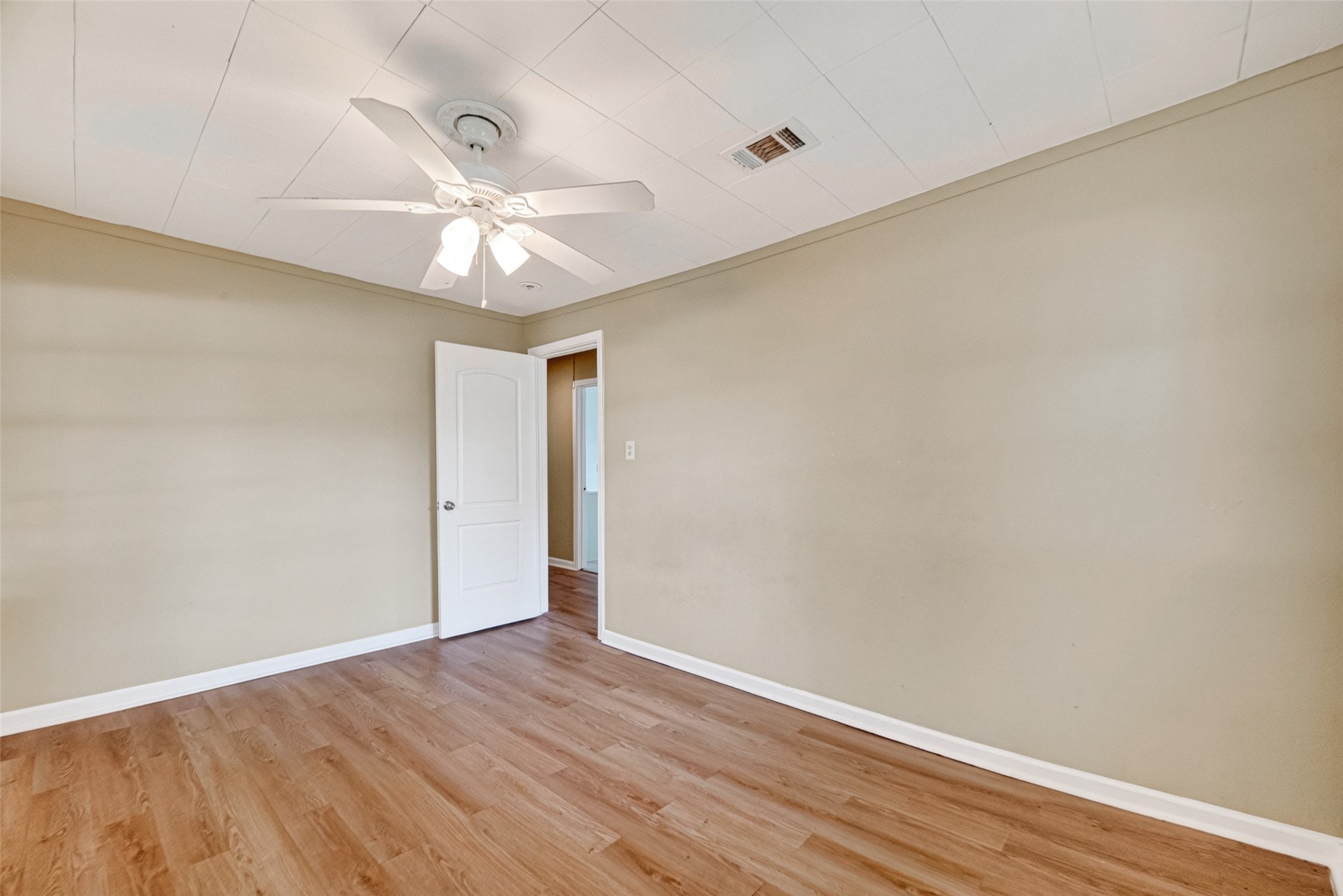 1504 Lawrence Avenue Property Photo 11