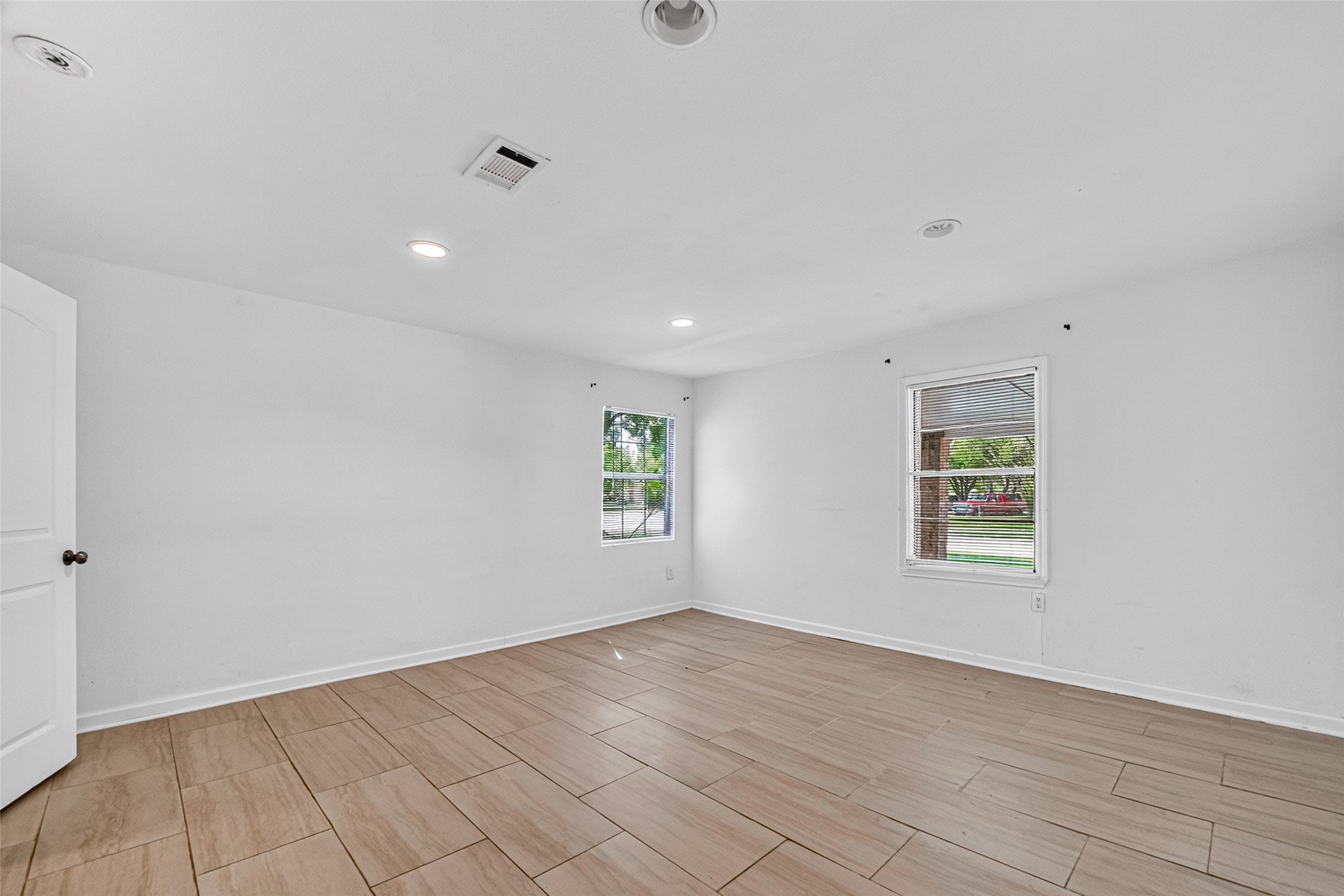 1504 Lawrence Avenue Property Photo 16