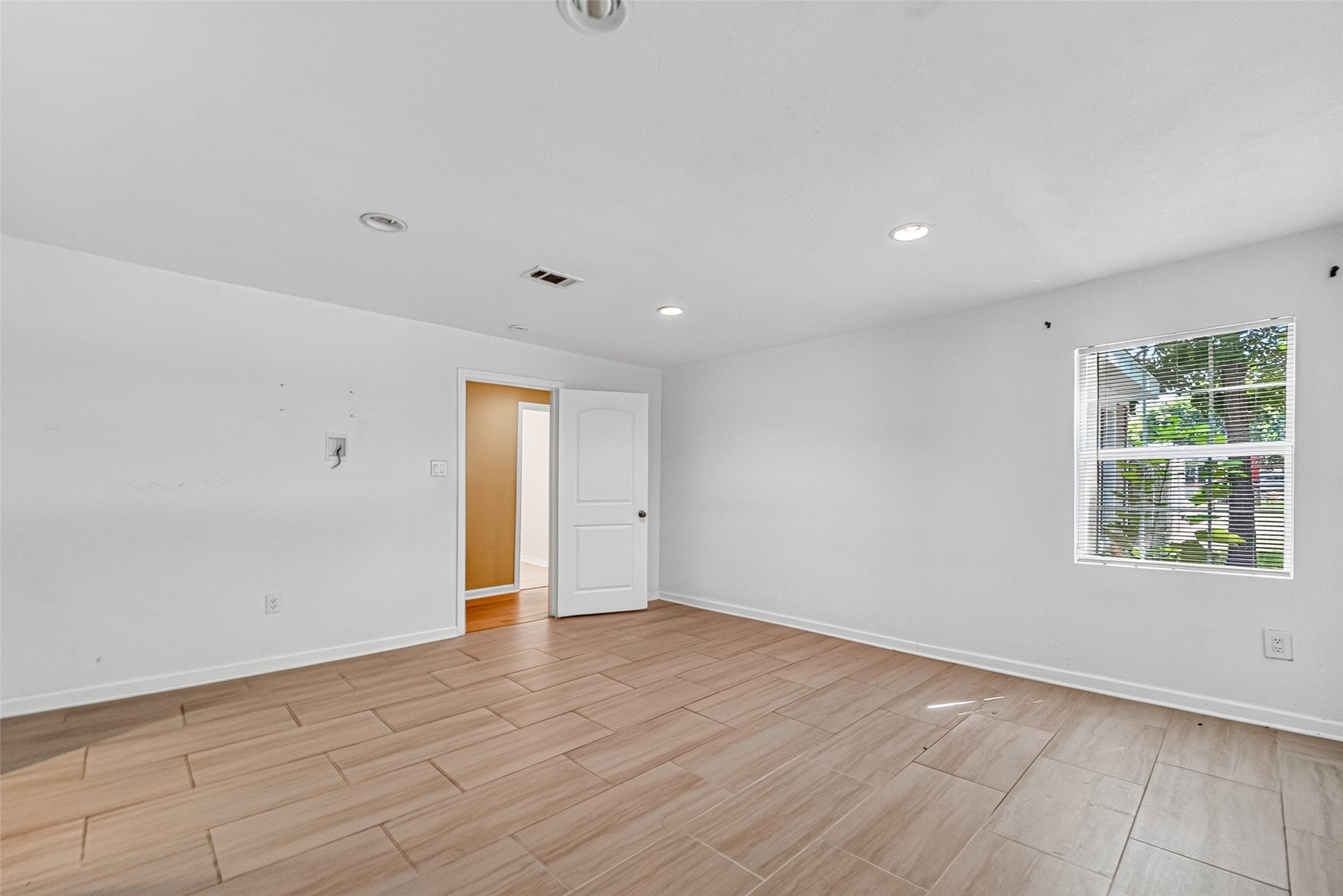 1504 Lawrence Avenue Property Photo 17