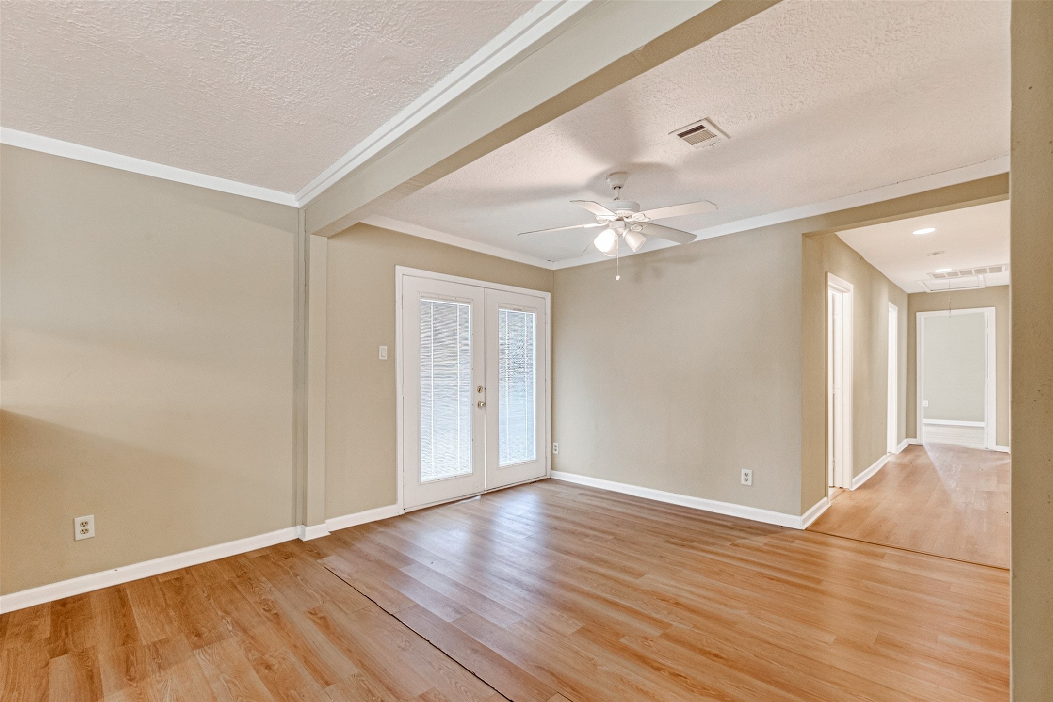 1504 Lawrence Avenue Property Photo 25