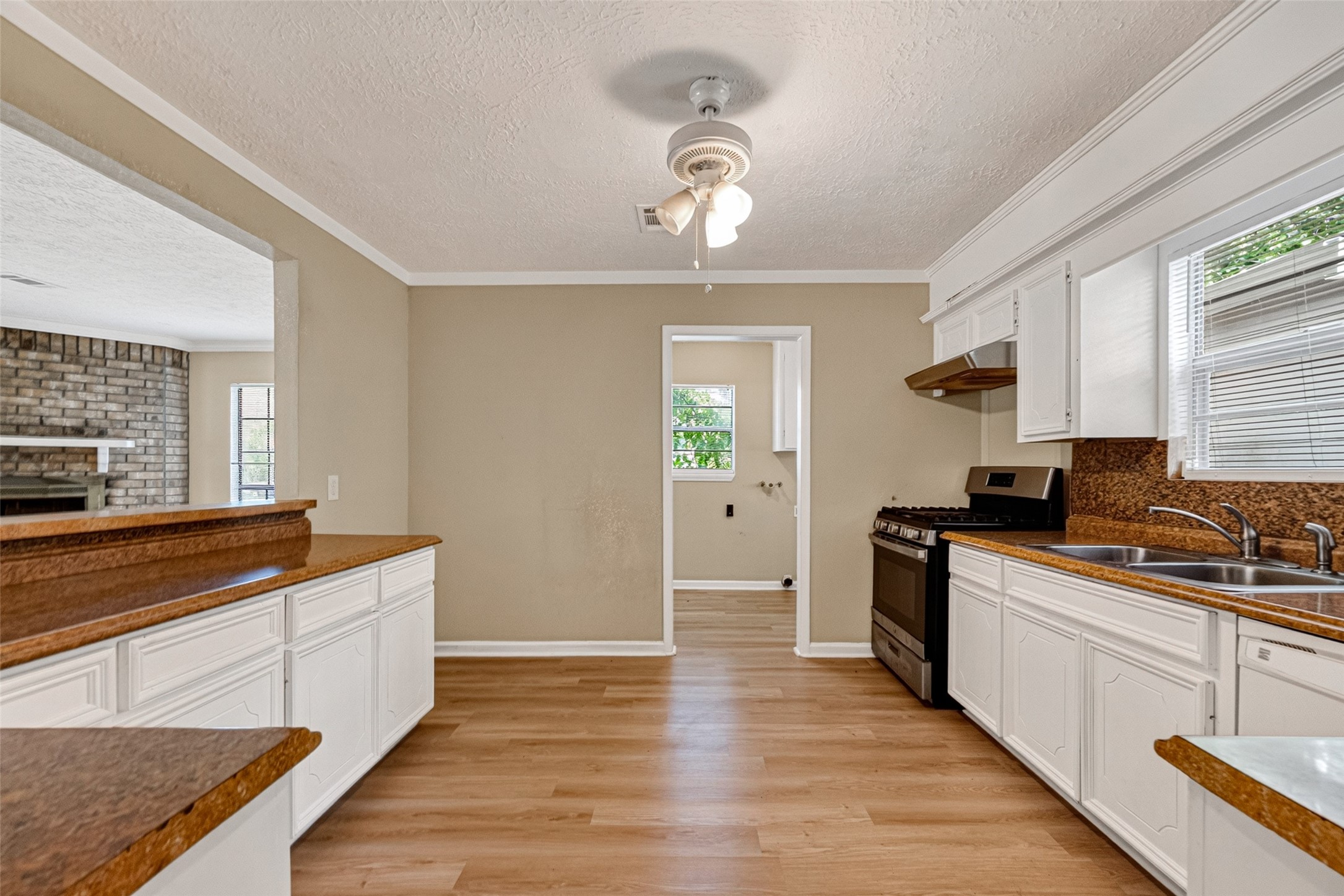 1504 Lawrence Avenue Property Photo 28