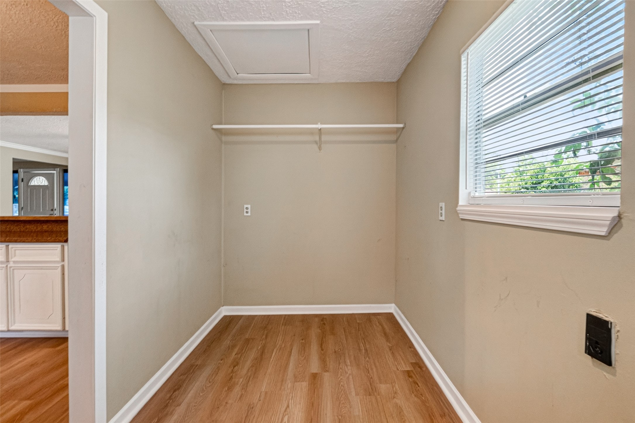 1504 Lawrence Avenue Property Photo 34