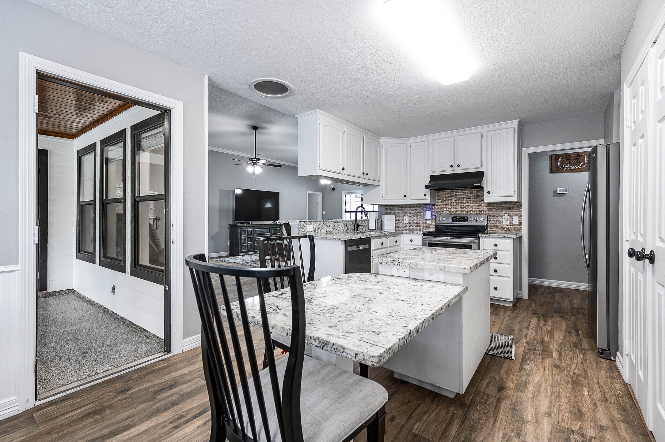 16610 Meadow Lane Property Photo 12