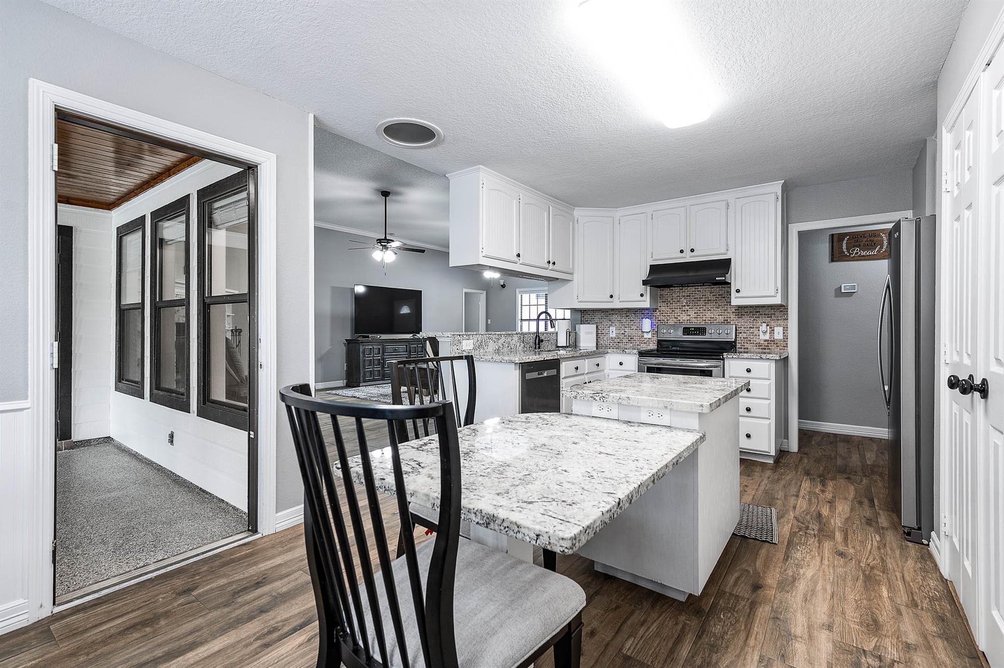 16610 Meadow Lane Property Photo 14