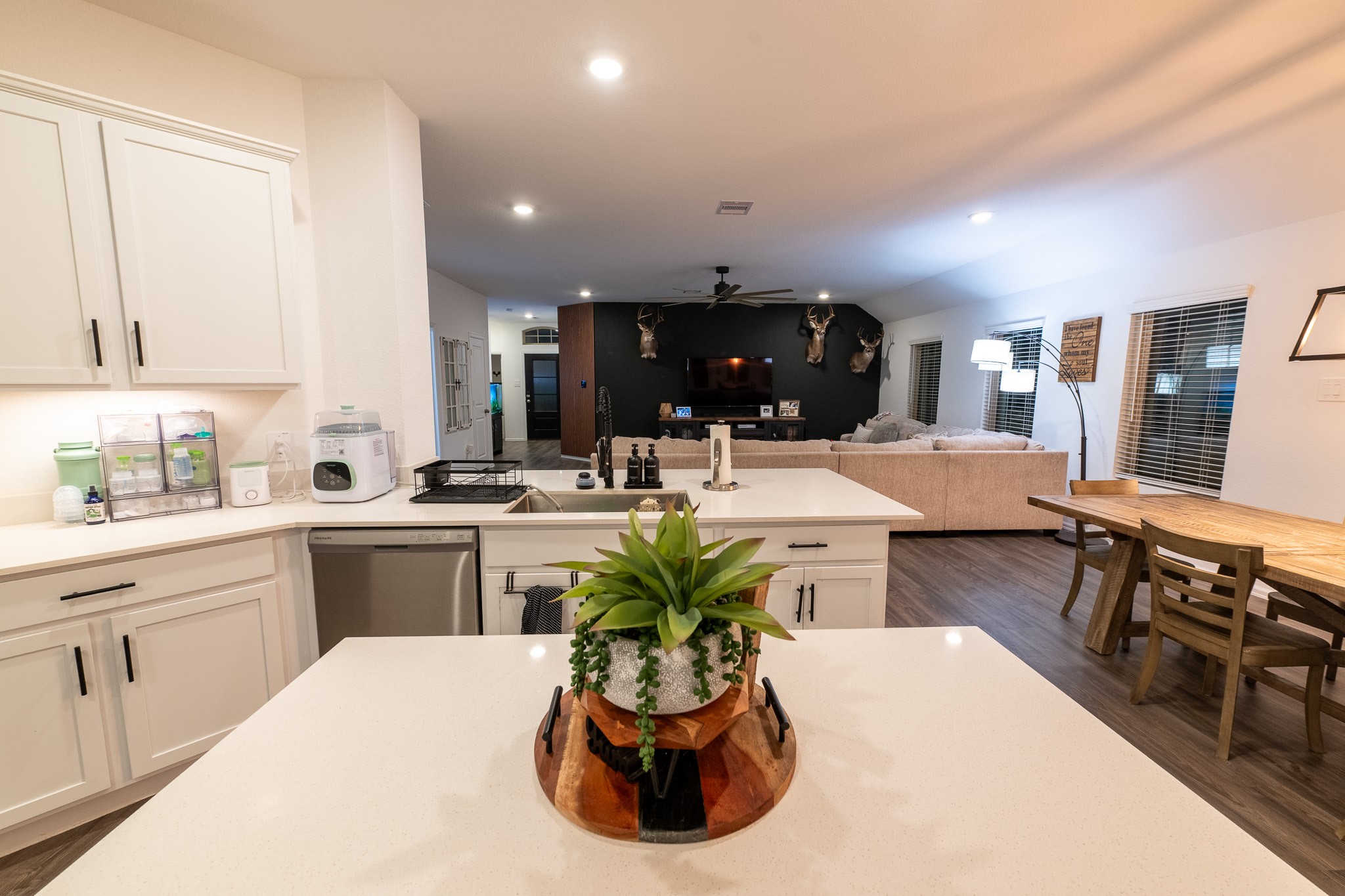 3057 Pampaneria Drive Property Photo 8