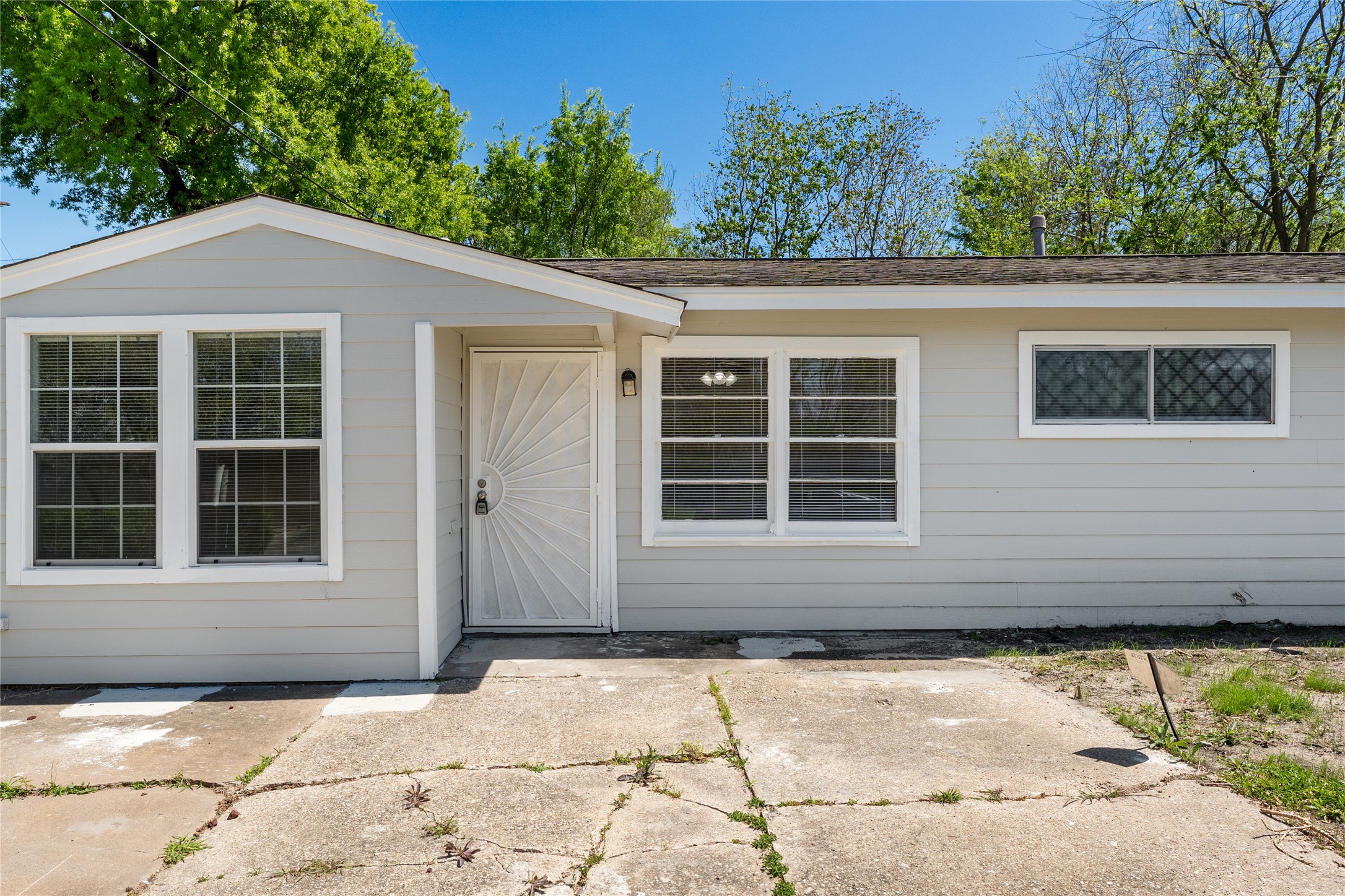 7725 St Lo Road Property Photo 1