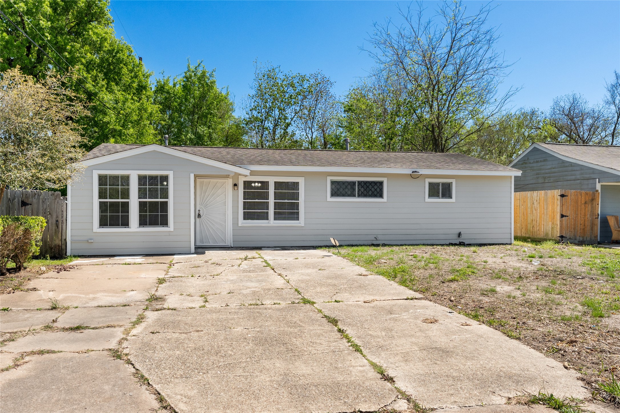 7725 St Lo Road Property Photo 5