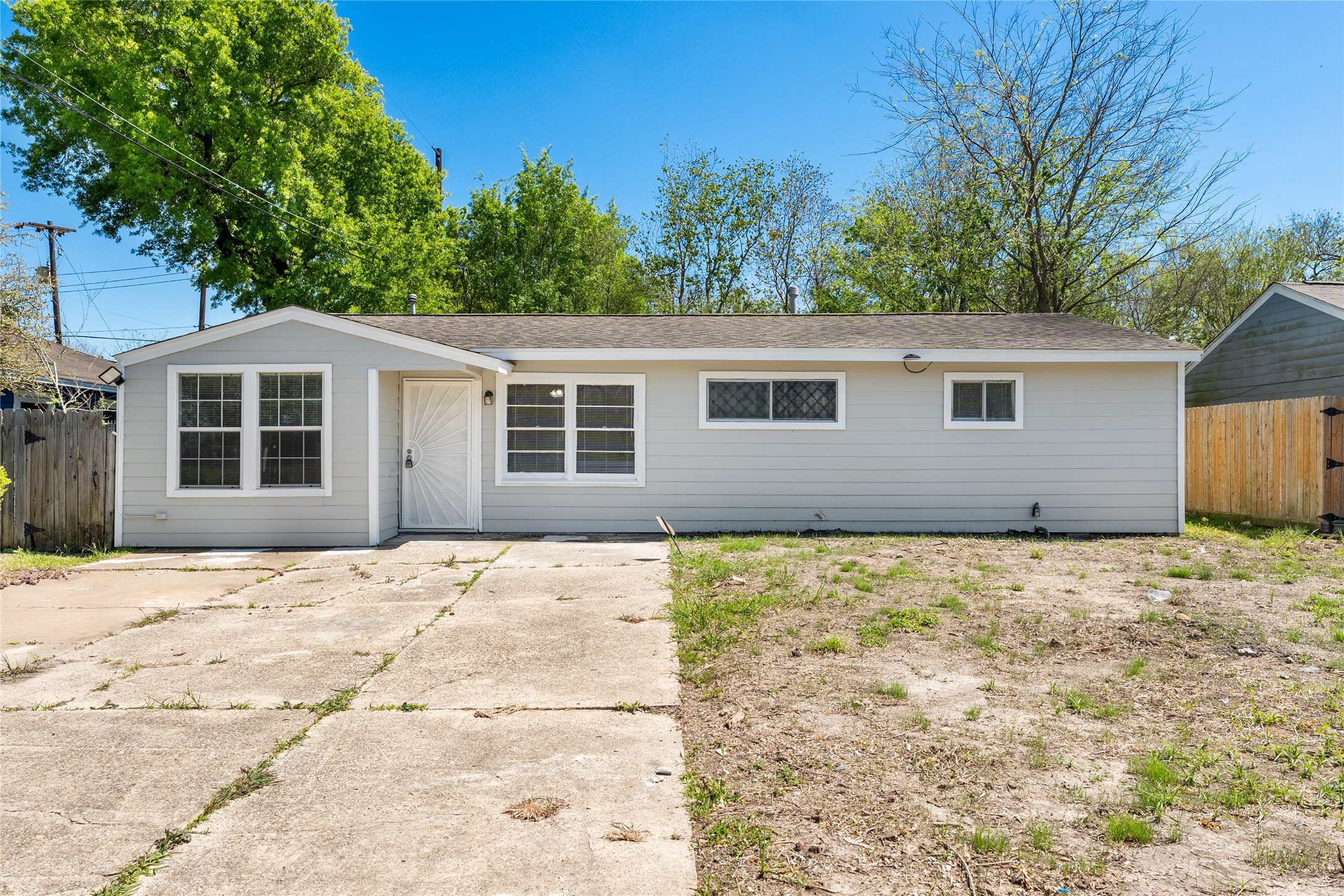 7725 St Lo Road Property Photo 6
